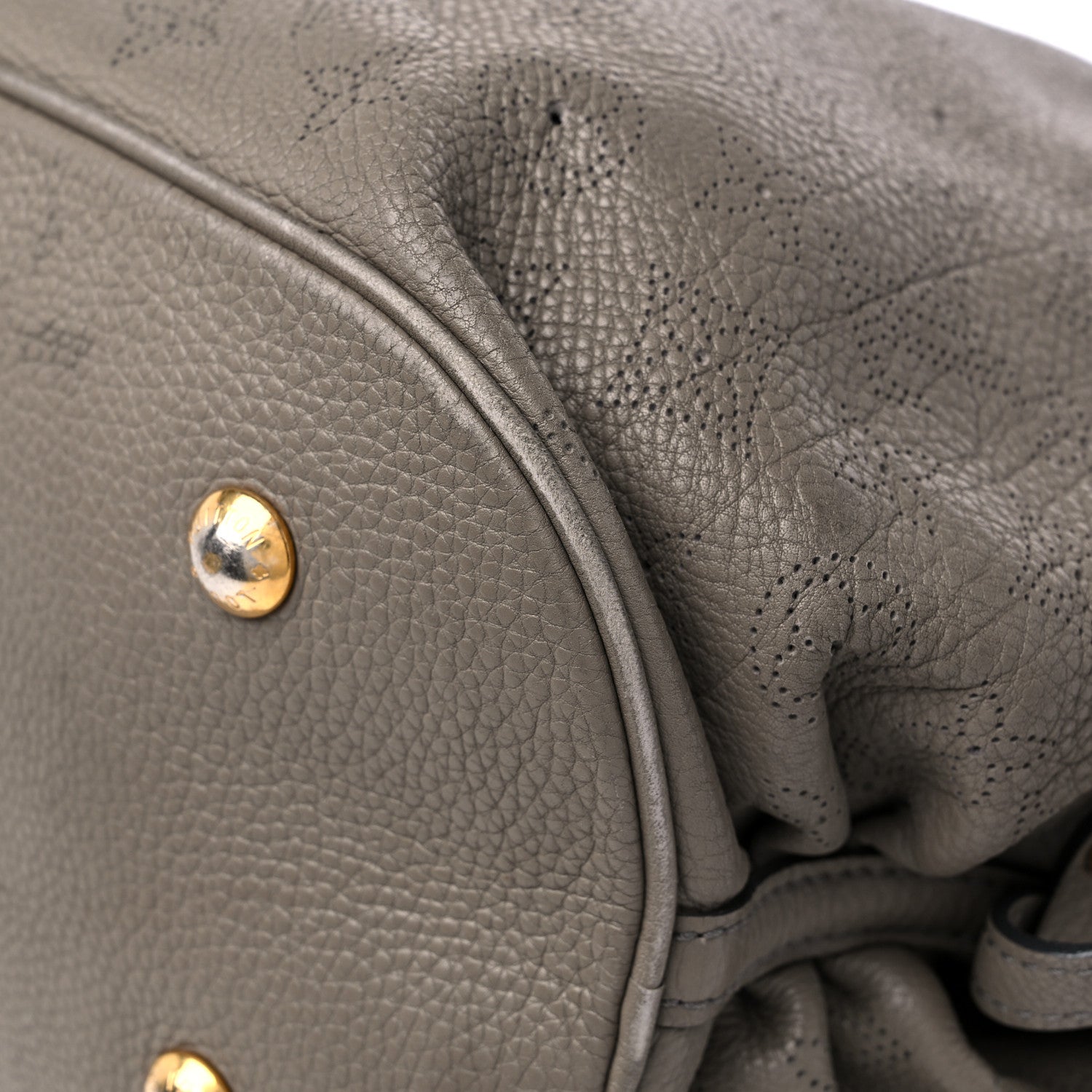 Louis Vuitton Mahina L Elephant Gris 7 of 18