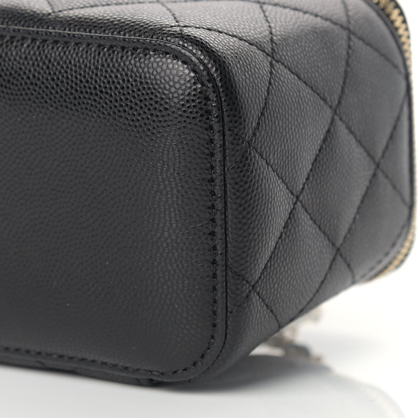 Caviar Quilted Small Vanity Case With Chain Black