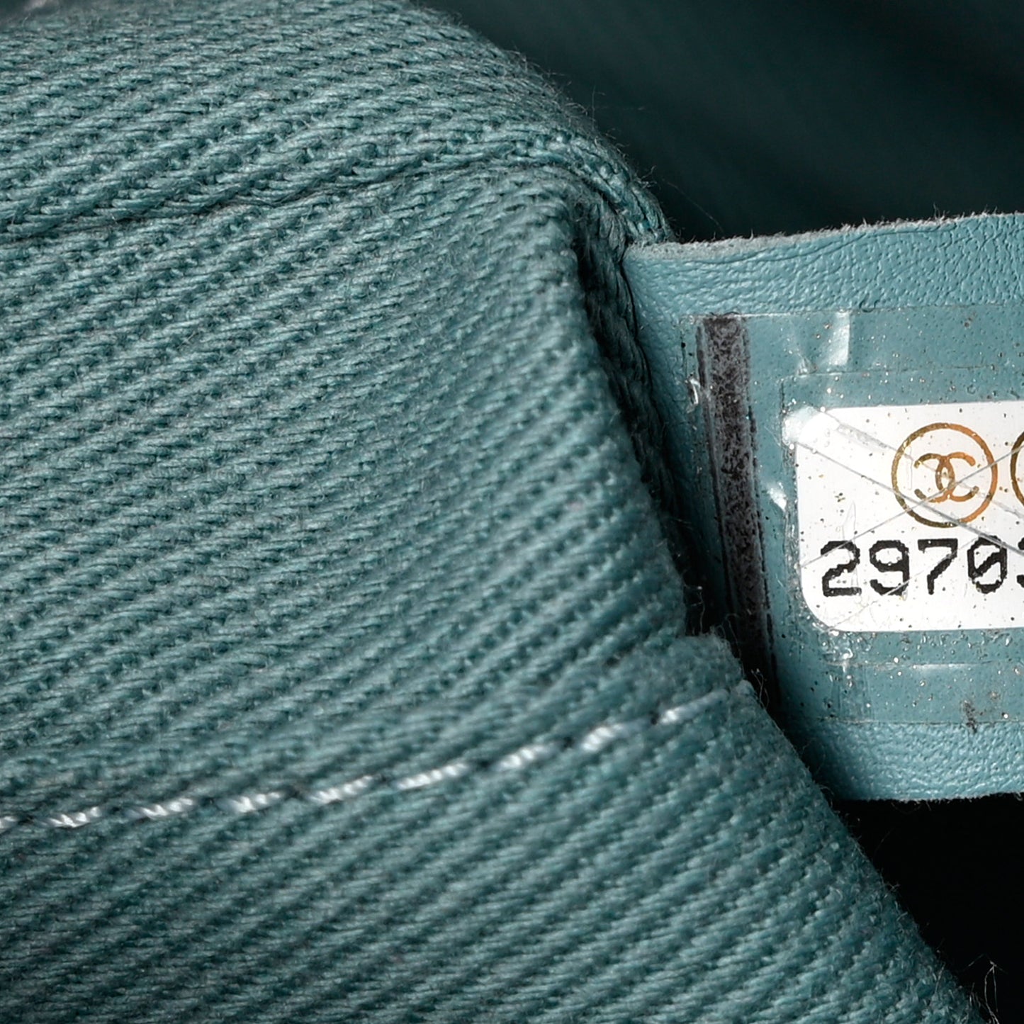 Caviar Quilted Medium Business Affinity Flap Light Blue