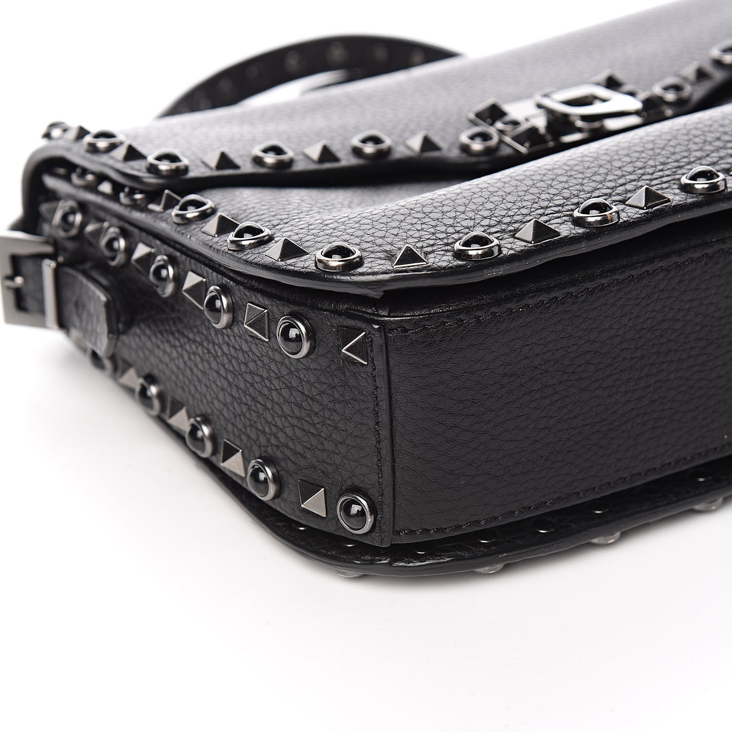 Pebbled Calfskin Onyx Medium Rockstud Rolling Flap Saddle Bag Black