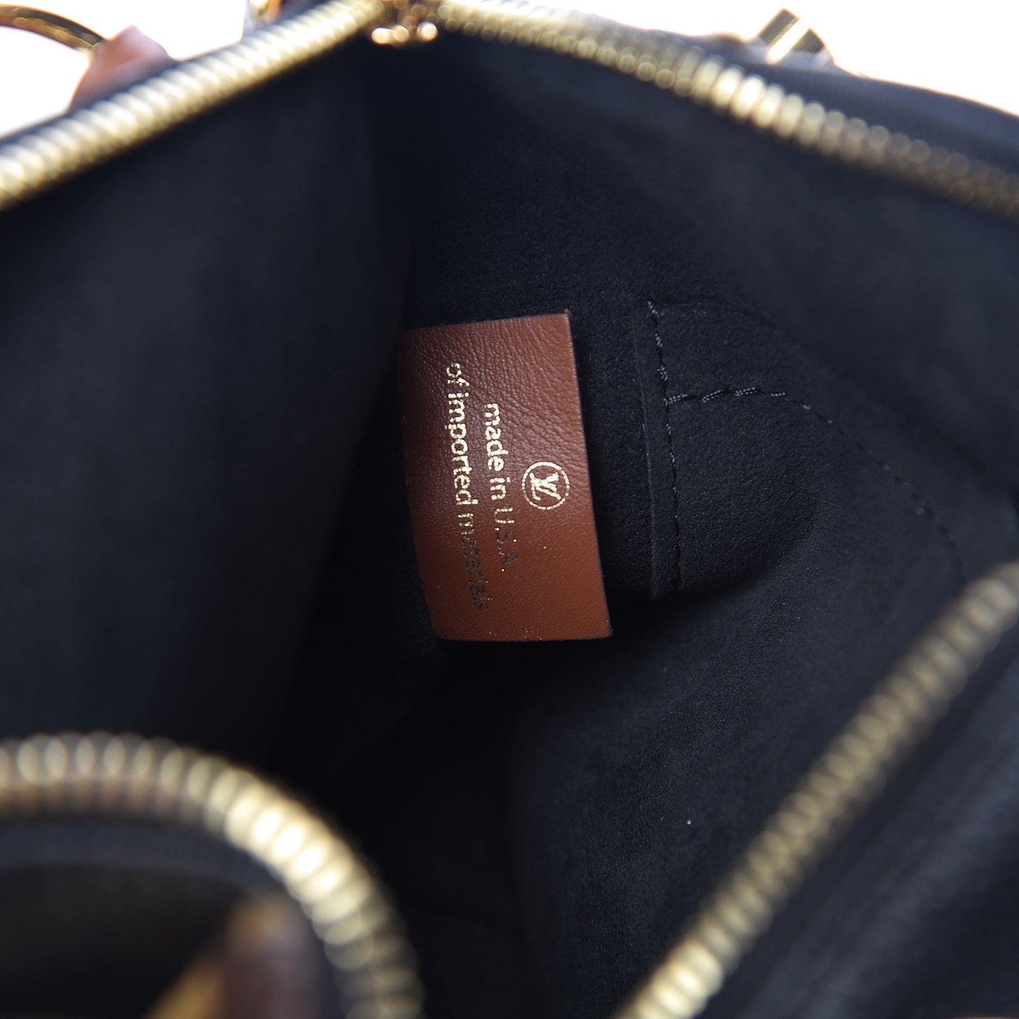 Monogram V Tote BB Black