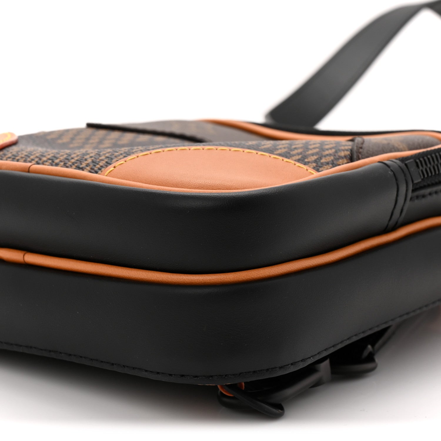 Louis Vuitton ケース オレンジ・ブラック LOUIS VUITTON（iPhoneケース ・ オレンジ/橙色系）のフリマアイテム一覧