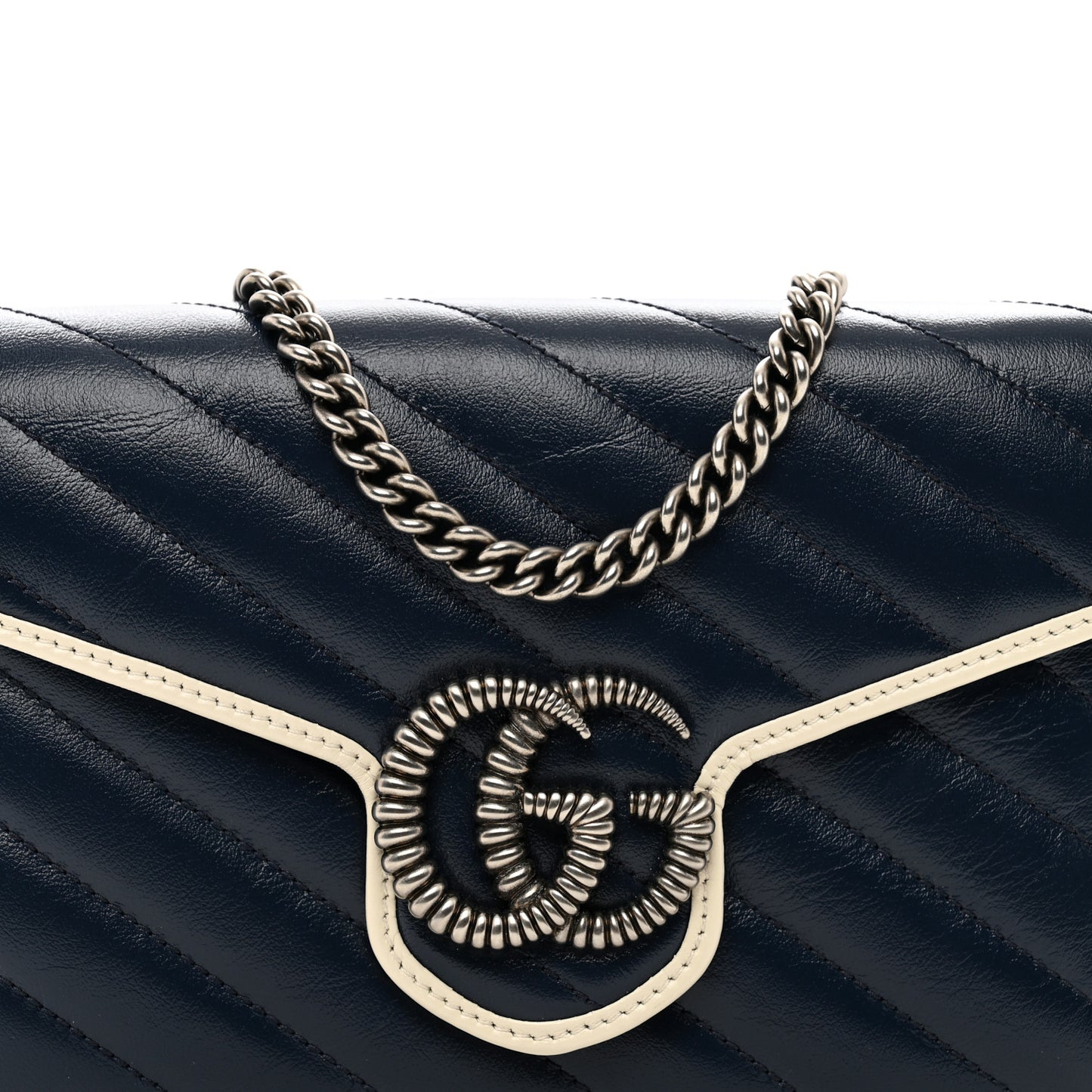 Vintage Effect Calfskin Matelasse Diagonal Torchon GG Marmont Chain Wallet Blue Agata Mystic White