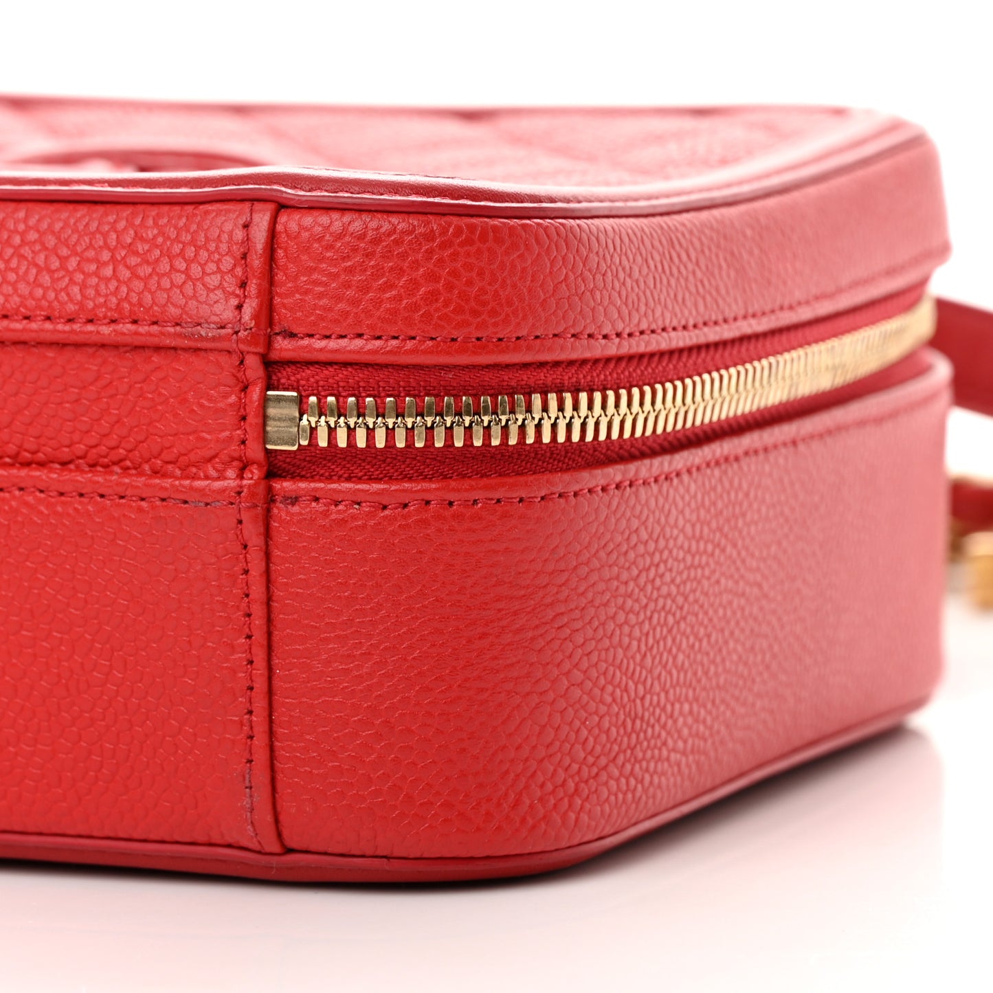 Caviar Quilted Medium CC Filigree Vanity Case Red