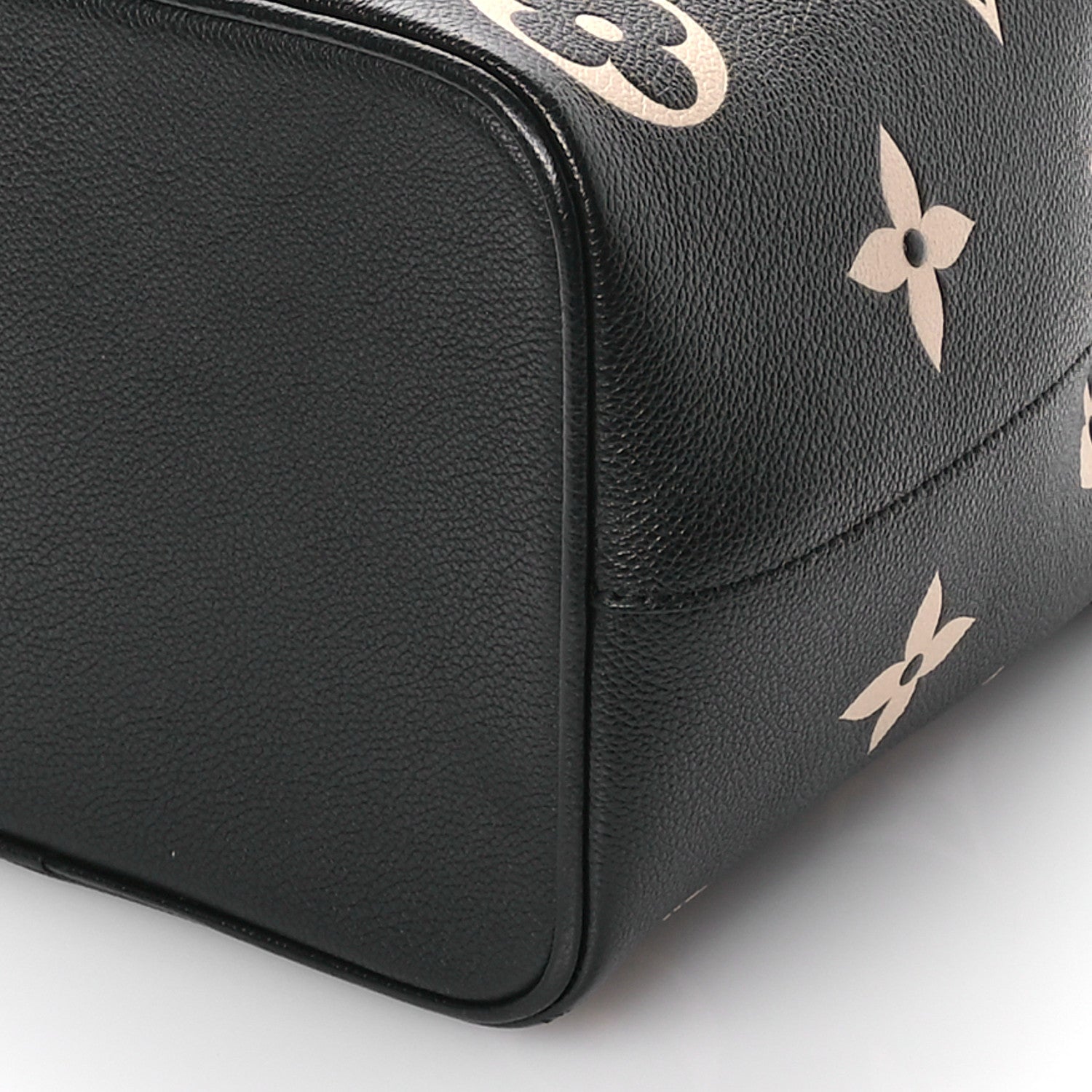 Louis Vuitton Empreinte Monogram Giant Neonoe MM Black Beige 10 of 10