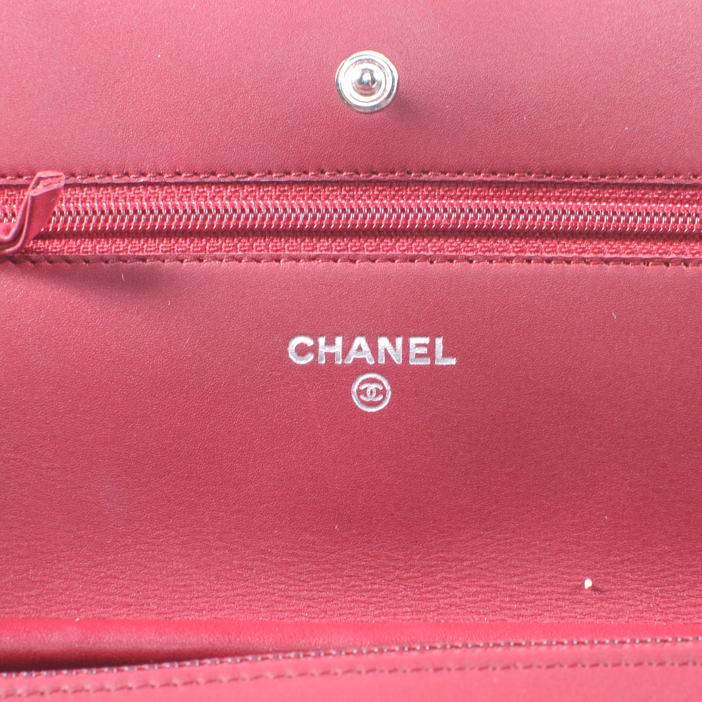 Calfskin Hamptons Wallet on Chain WOC Red