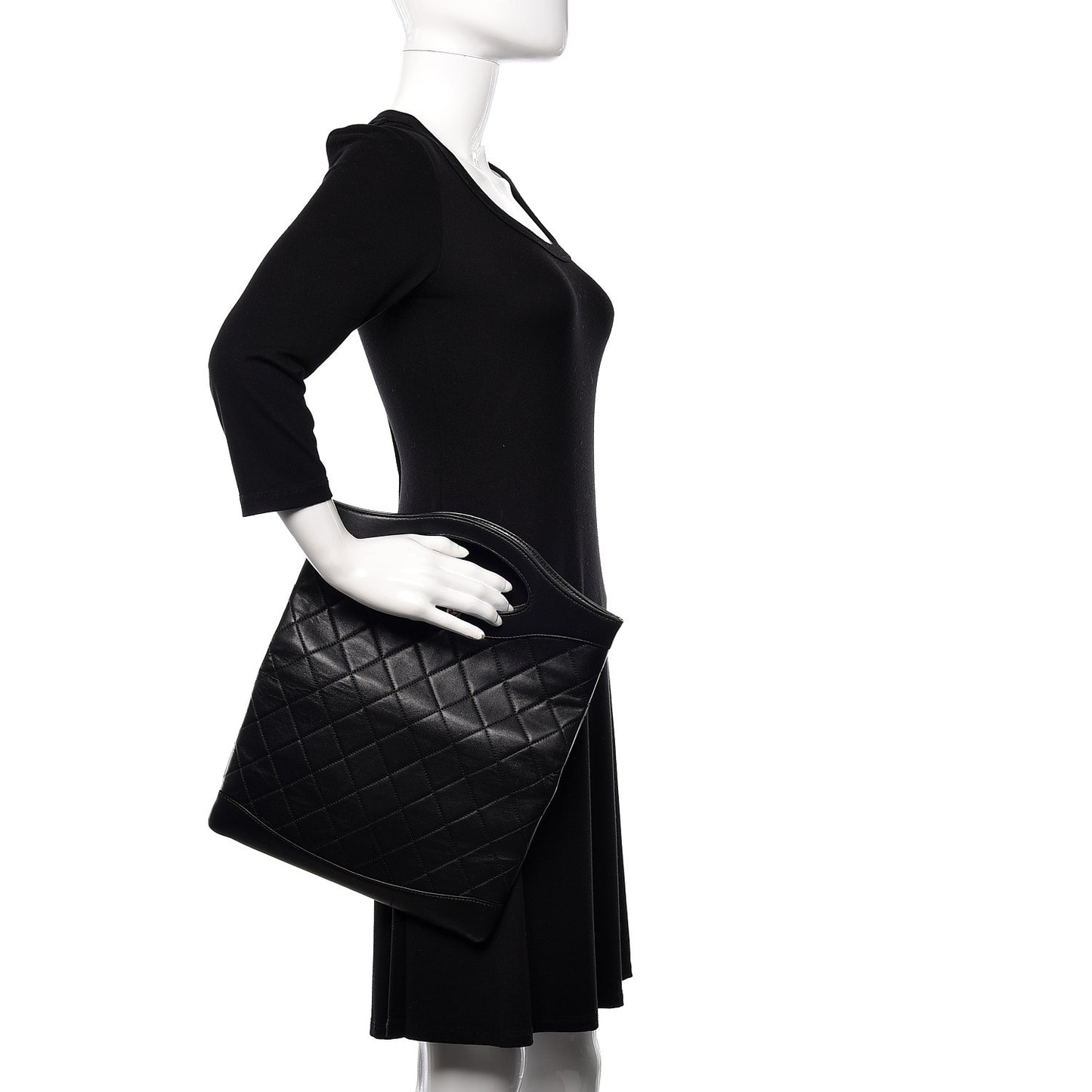 Lambskin 31 Clutch Black