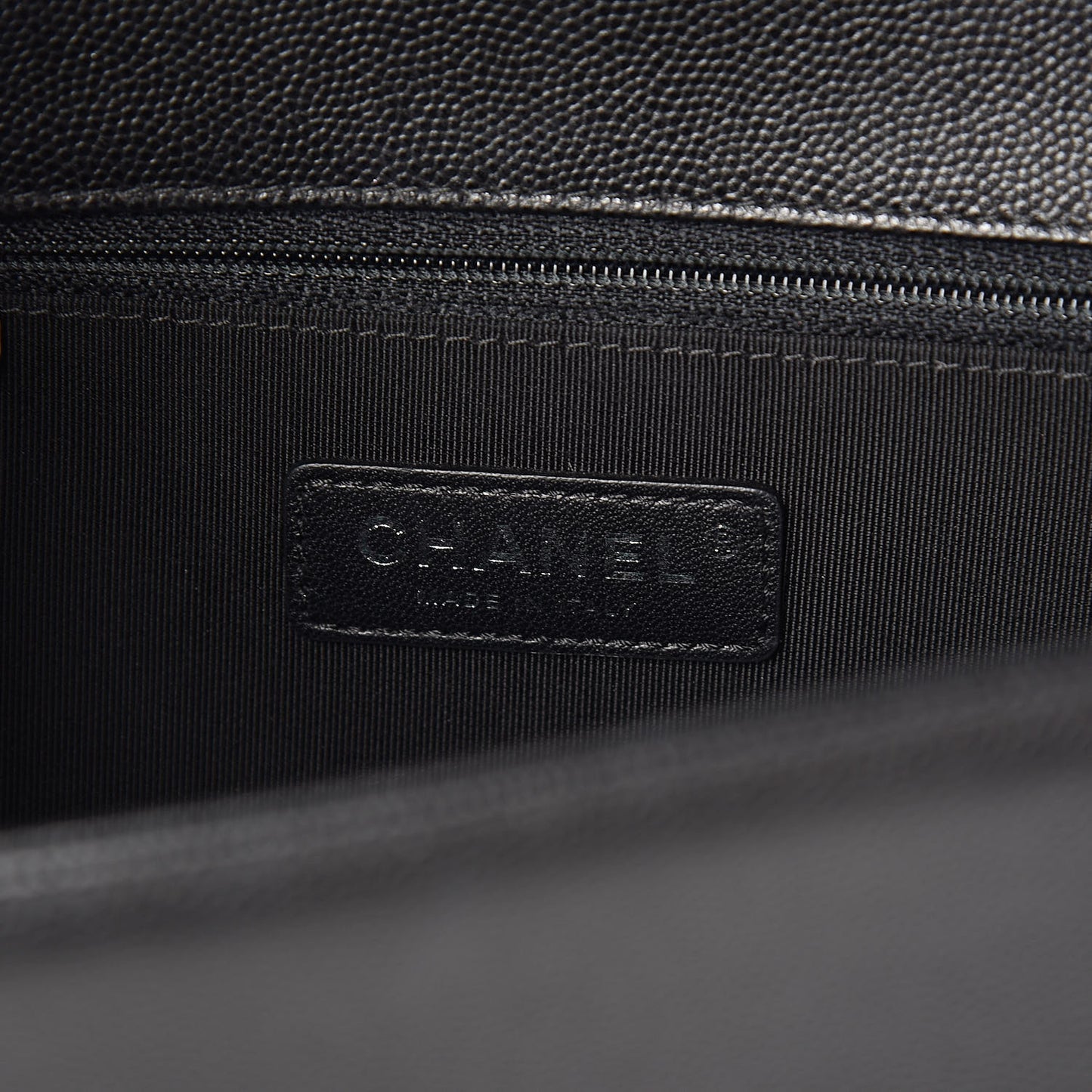 Caviar Chevron Quilted New Medium Boy Flap Black
