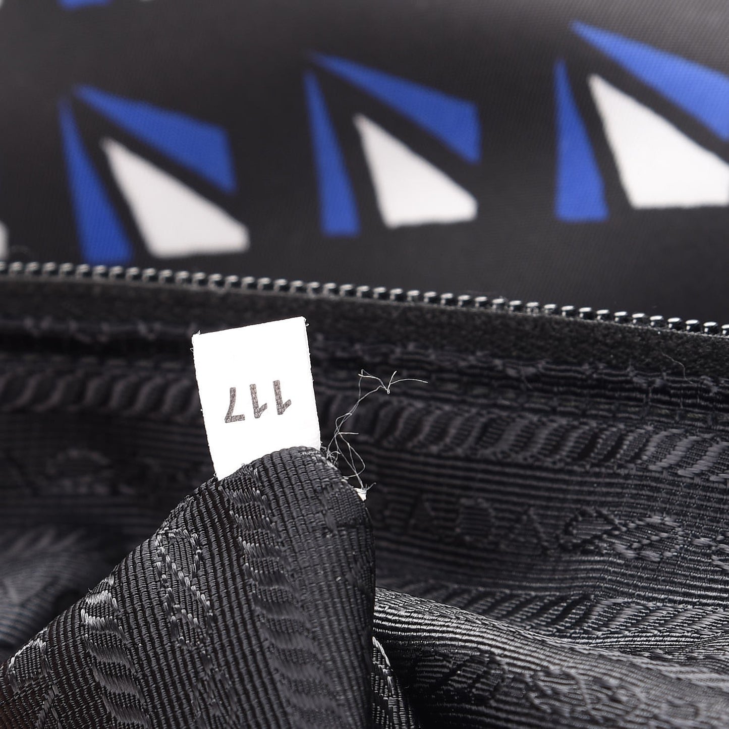 Tessuto Nylon Saffiano Diamond Print Tote Bleuette