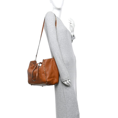 Valentino Garavani Pebbled Calfskin Medium Rockstud Tote Light Cuir 2 of 11