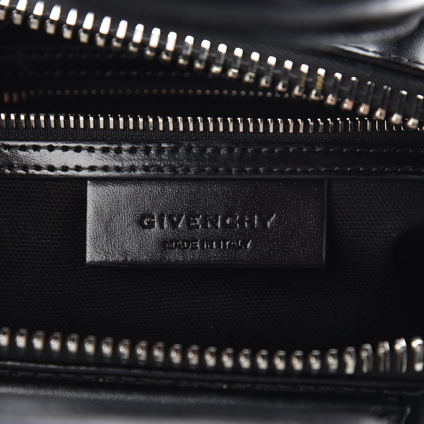 Shiny Lord Calfskin Small Antigona Black
