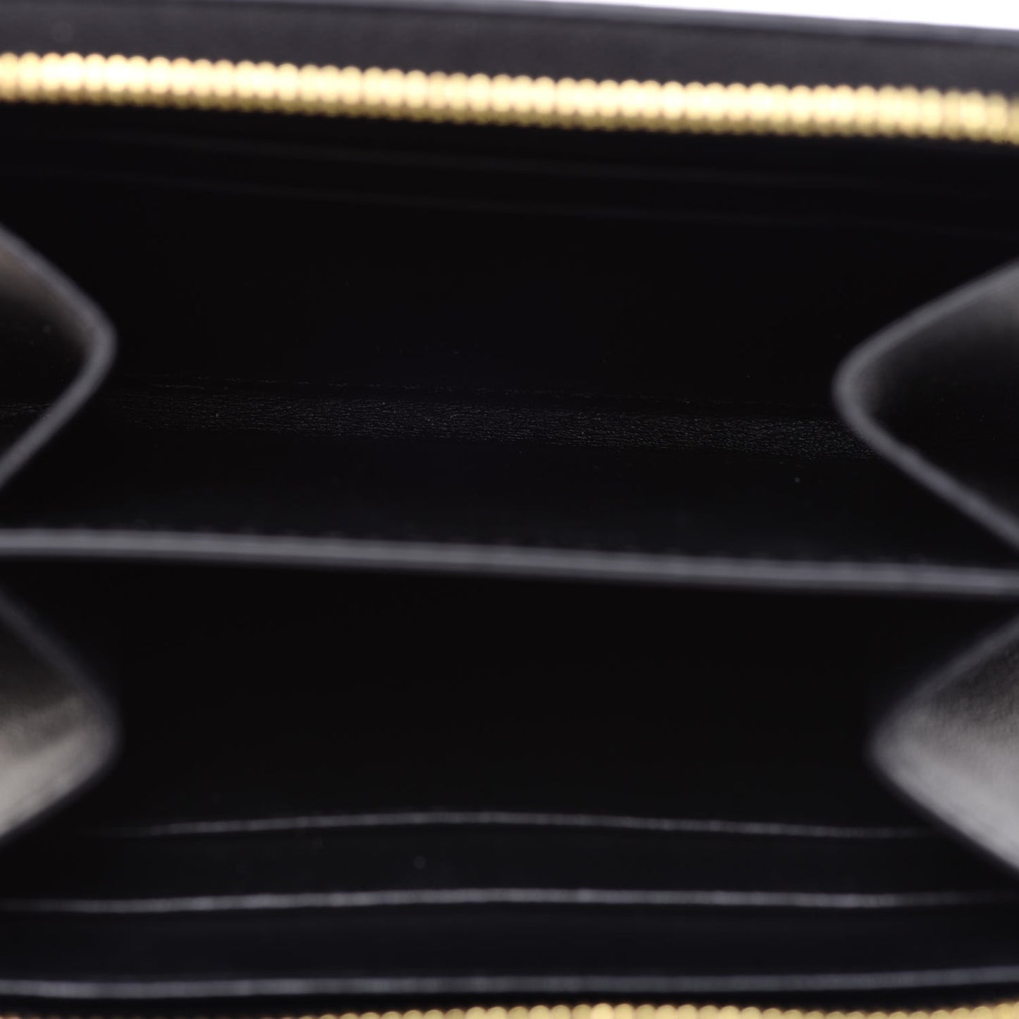 Grained Calfskin Compact Zipped Wallet Black