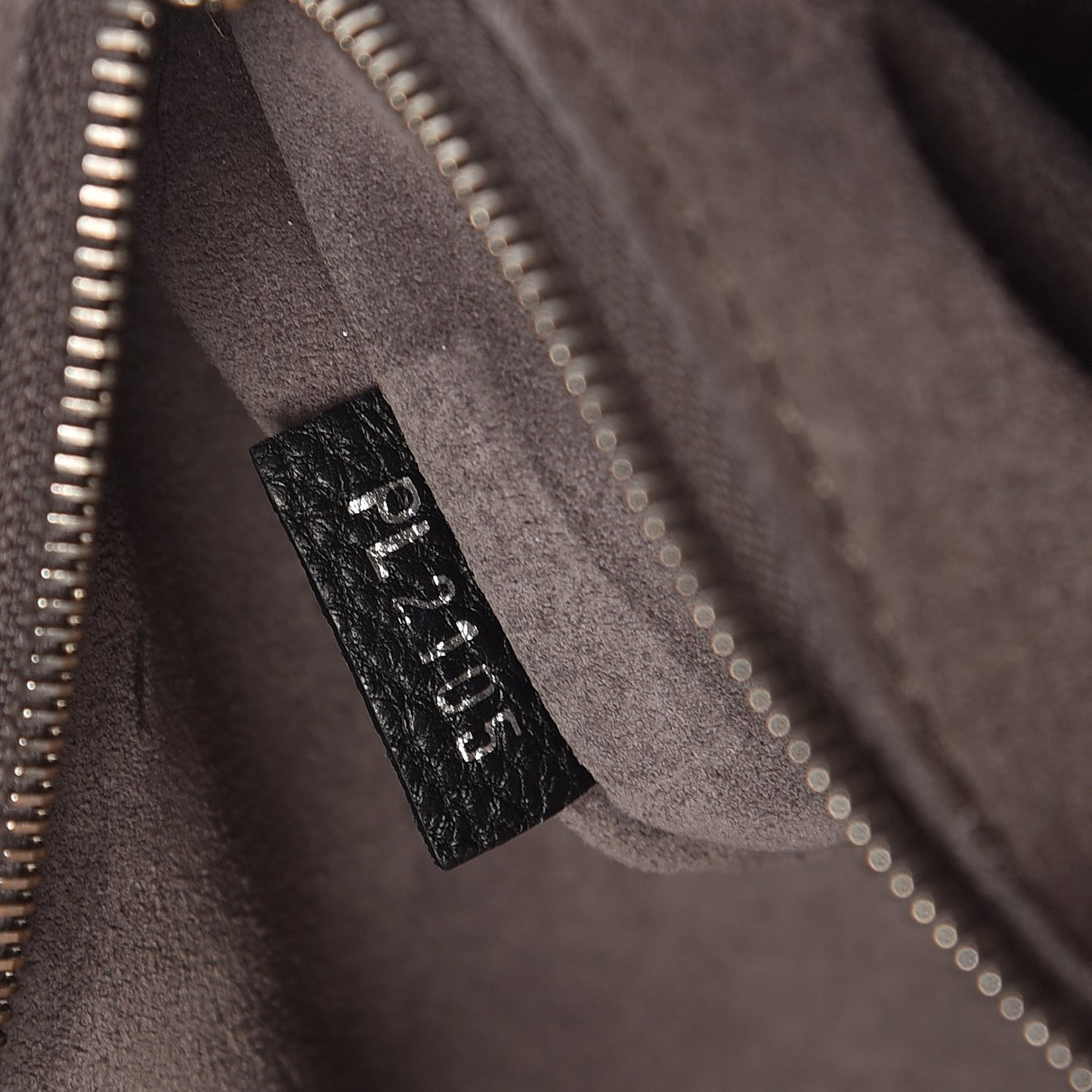 Veau Cachemire Soft Lockit MM Black