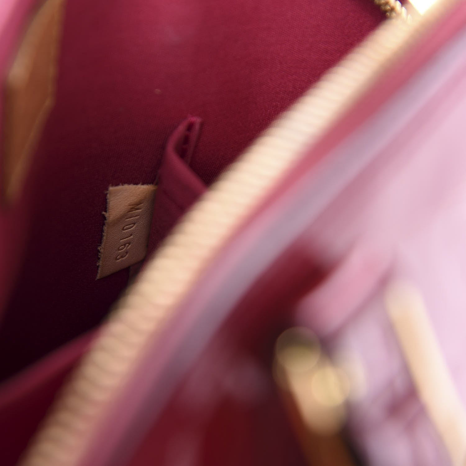 Louis Vuitton Vernis Alma BB Rose Indien 8 of 11