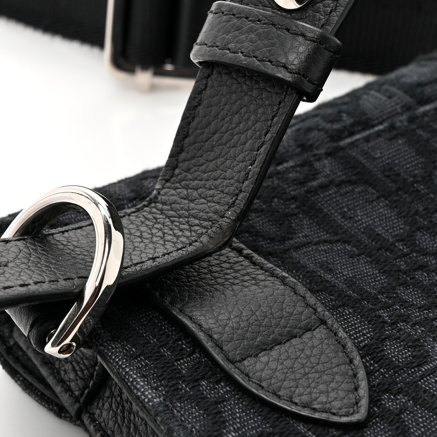 Oblique Saddle Messenger Pouch Black