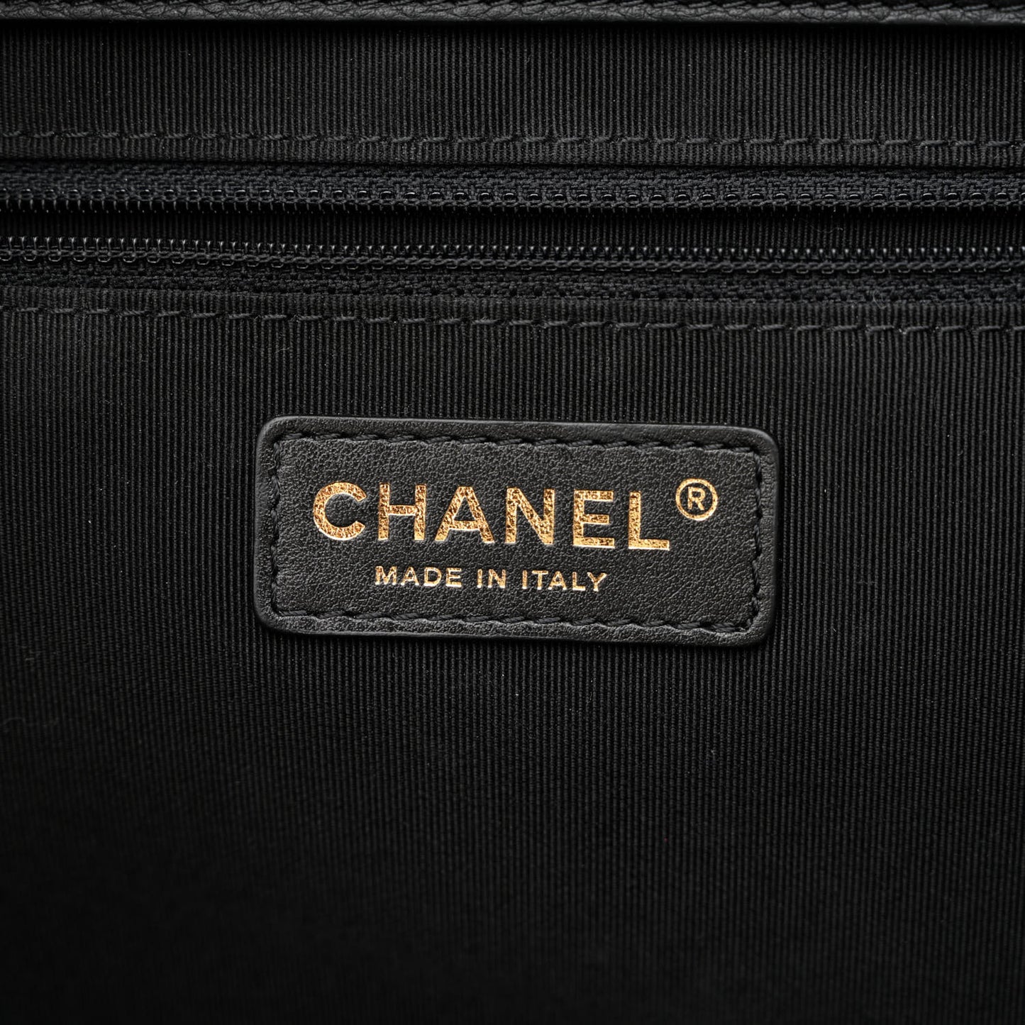 Bullskin Stitched Medium Shopping Bag Black