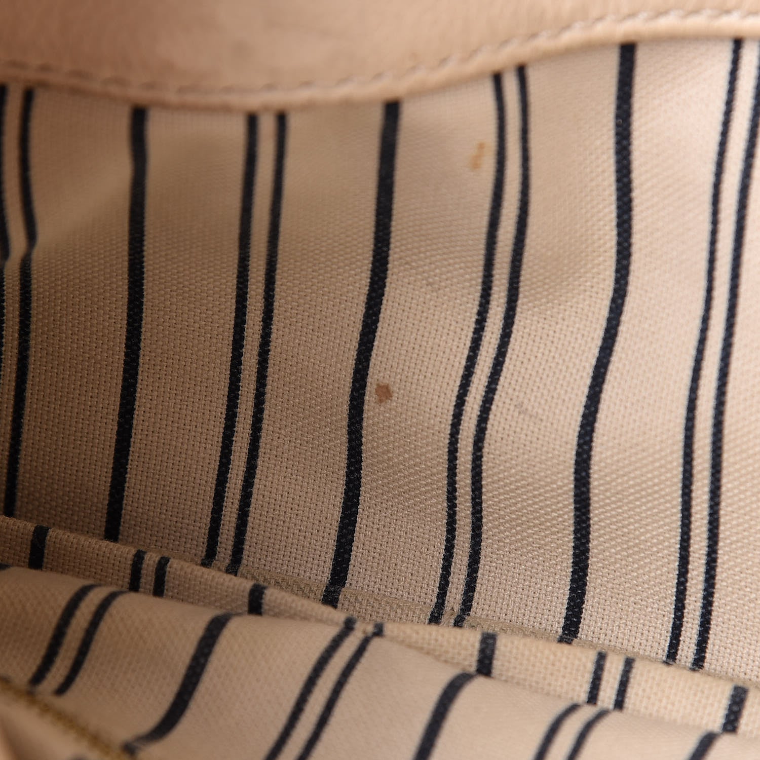 Louis Vuitton Empreinte Artsy MM Neige 13 of 32