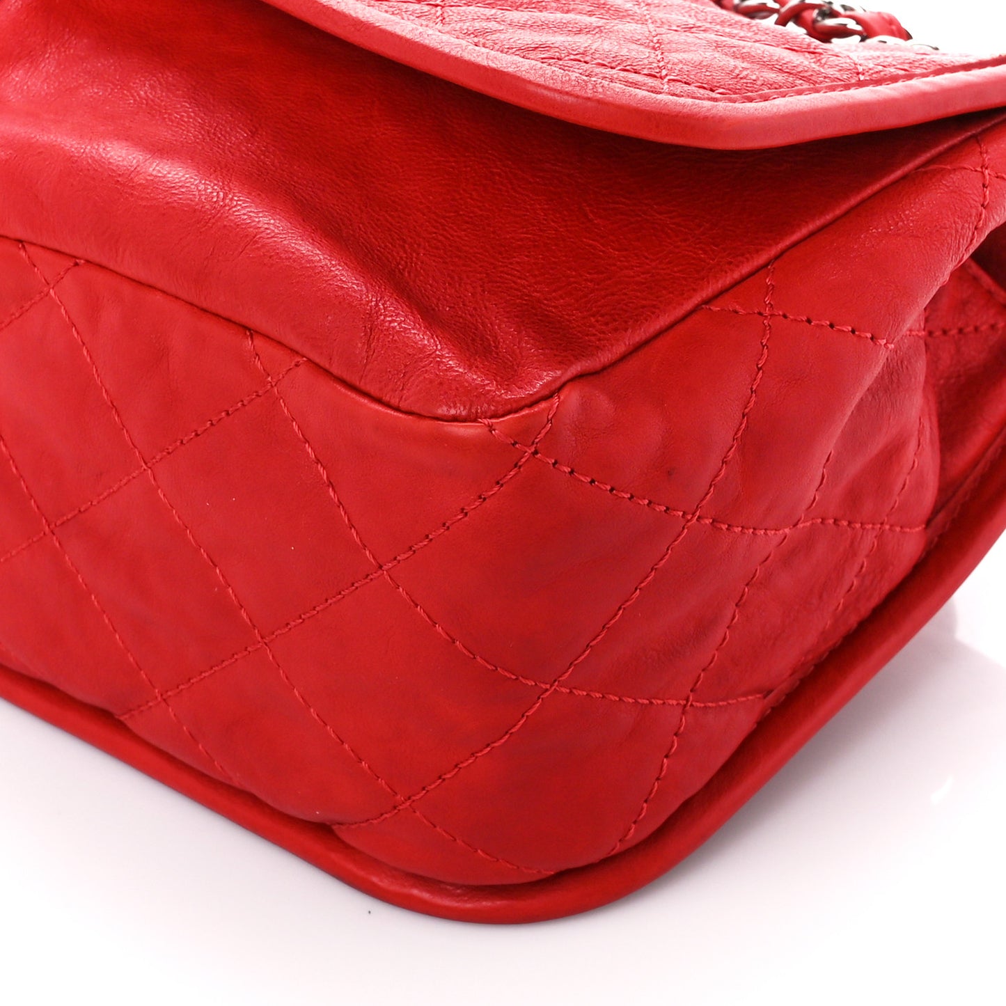 Grained Calfskin Medium Natural Beauty Flap Red