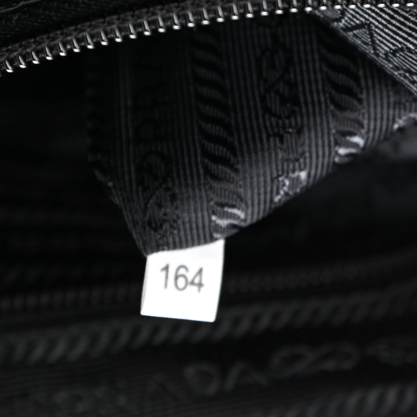 Tessuto Nylon Saffiano Vela Messenger Bag Black
