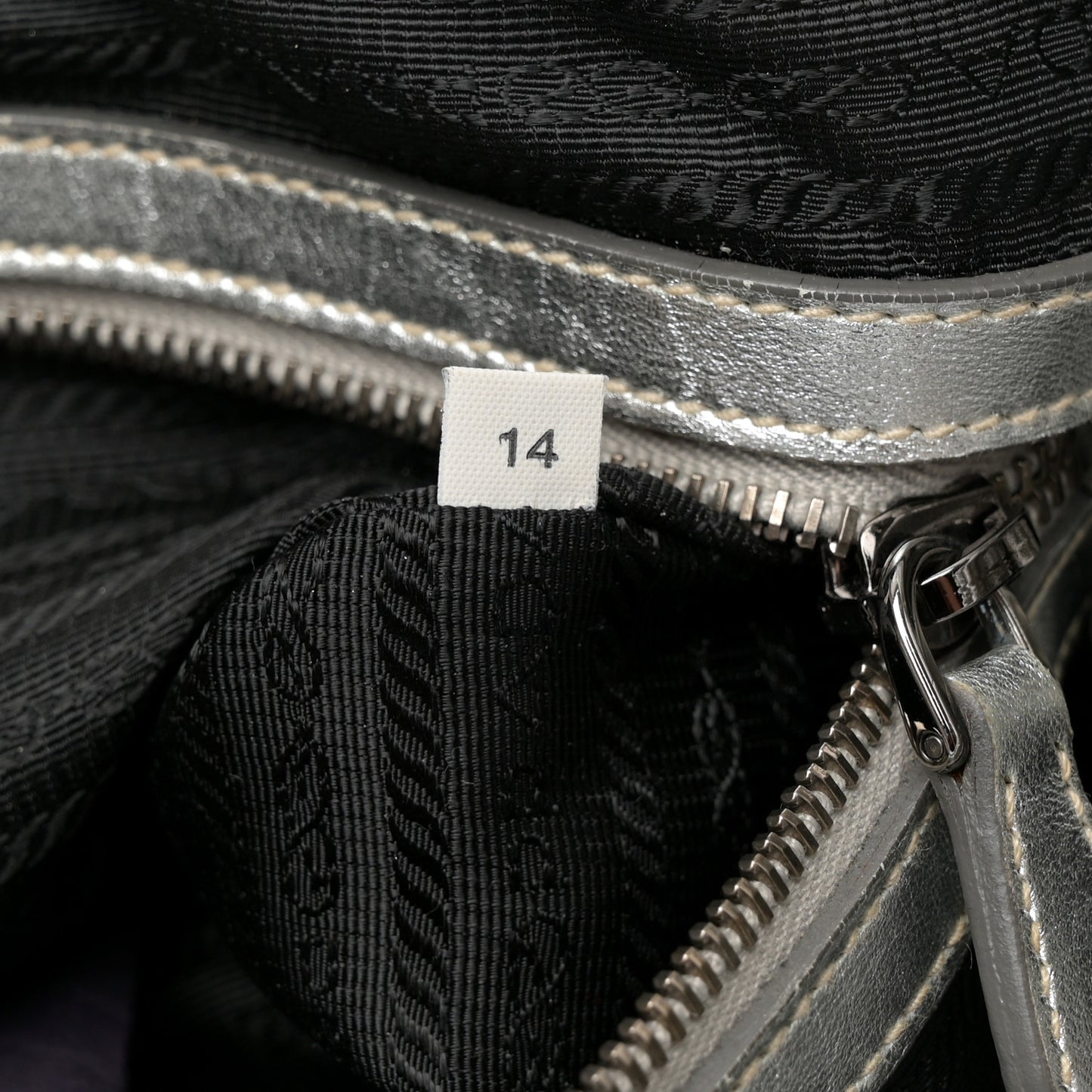 Metallic Nappa Gaufre Messenger Tote Argento