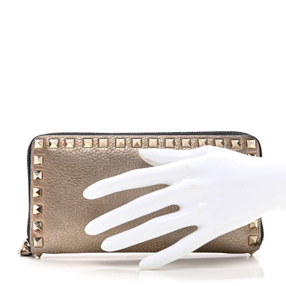 Valentino Garavani Metallic Pebbled Calfskin Rockstud Zip Around Wallet Skin 2 of 12
