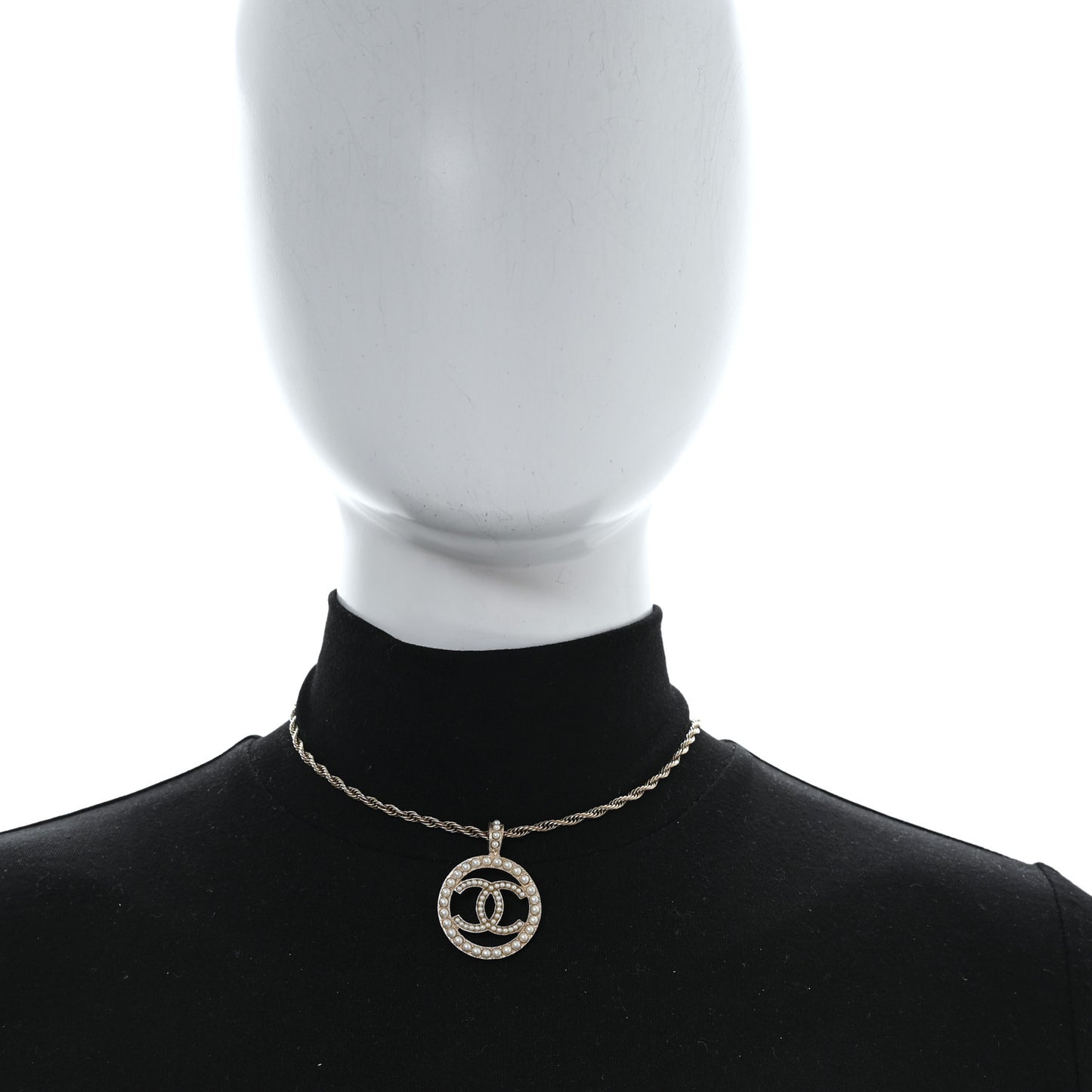 Pearl CC Round Pendant Necklace Gold