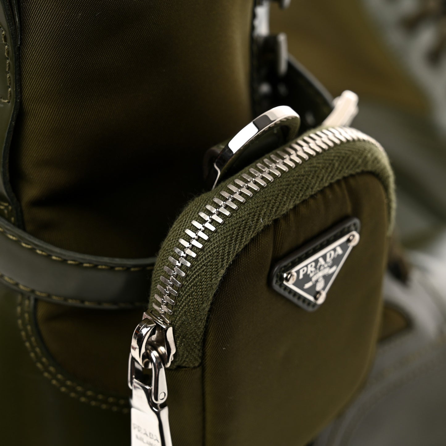 Spazzolato Rois Re-Nylon Metal Triangle Logo Monolith Pouch Pocket 55mm Boots 38.5 Militare