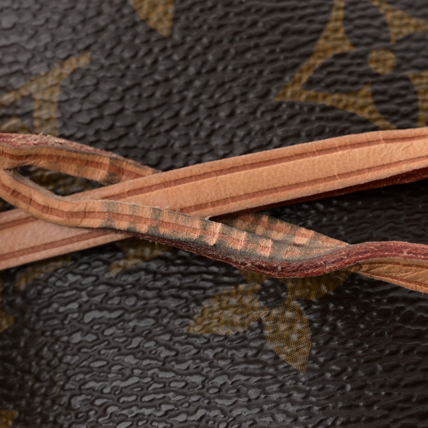 Louis Vuitton Monogram Artsy MM 11 of 13