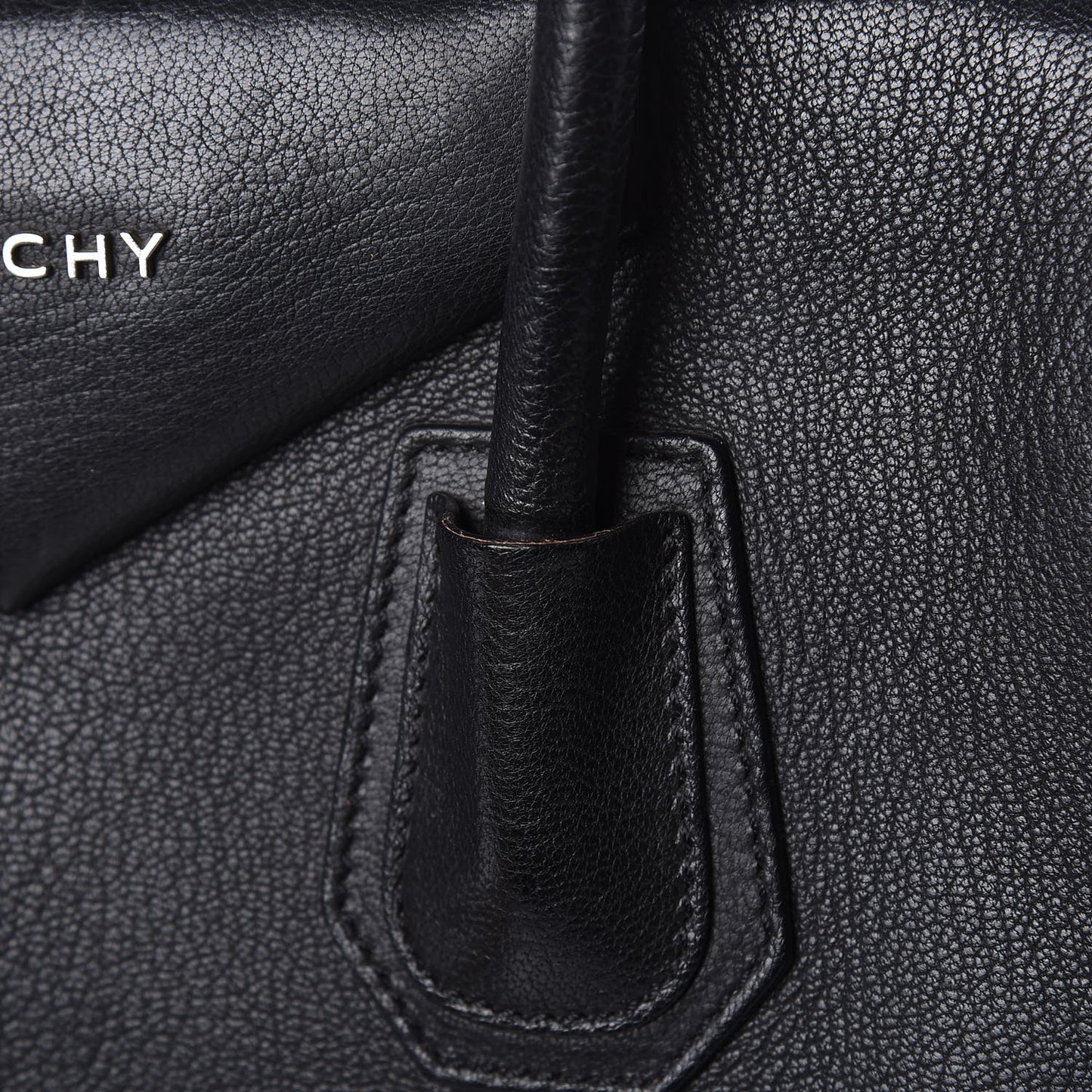 Sugar Goatskin Medium Antigona Black