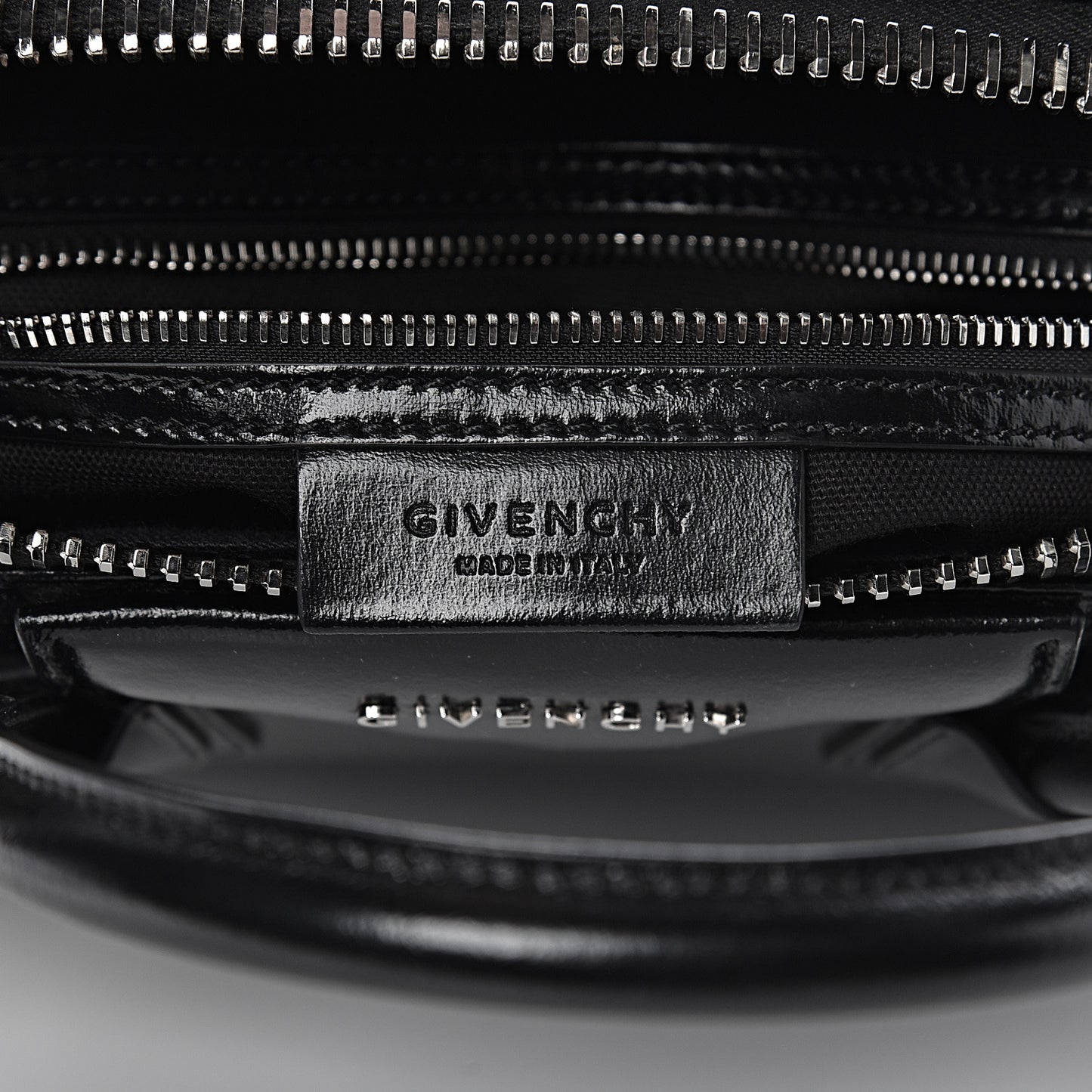 Shiny Lord Calfskin Small Antigona Black