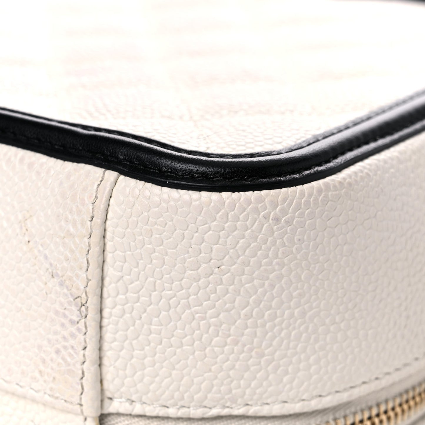 Caviar Quilted Medium CC Filigree Vanity Case White Black