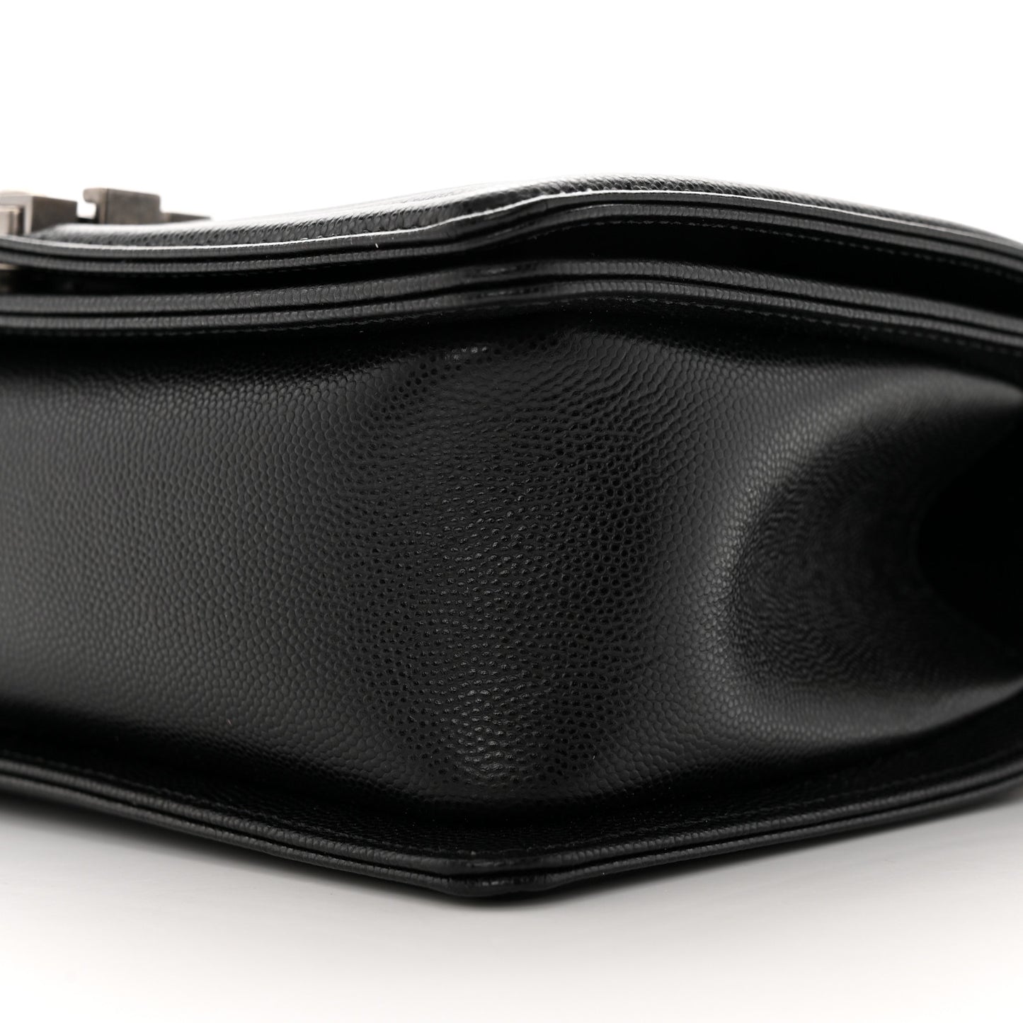 Caviar Quilted Medium Boy Flap Black