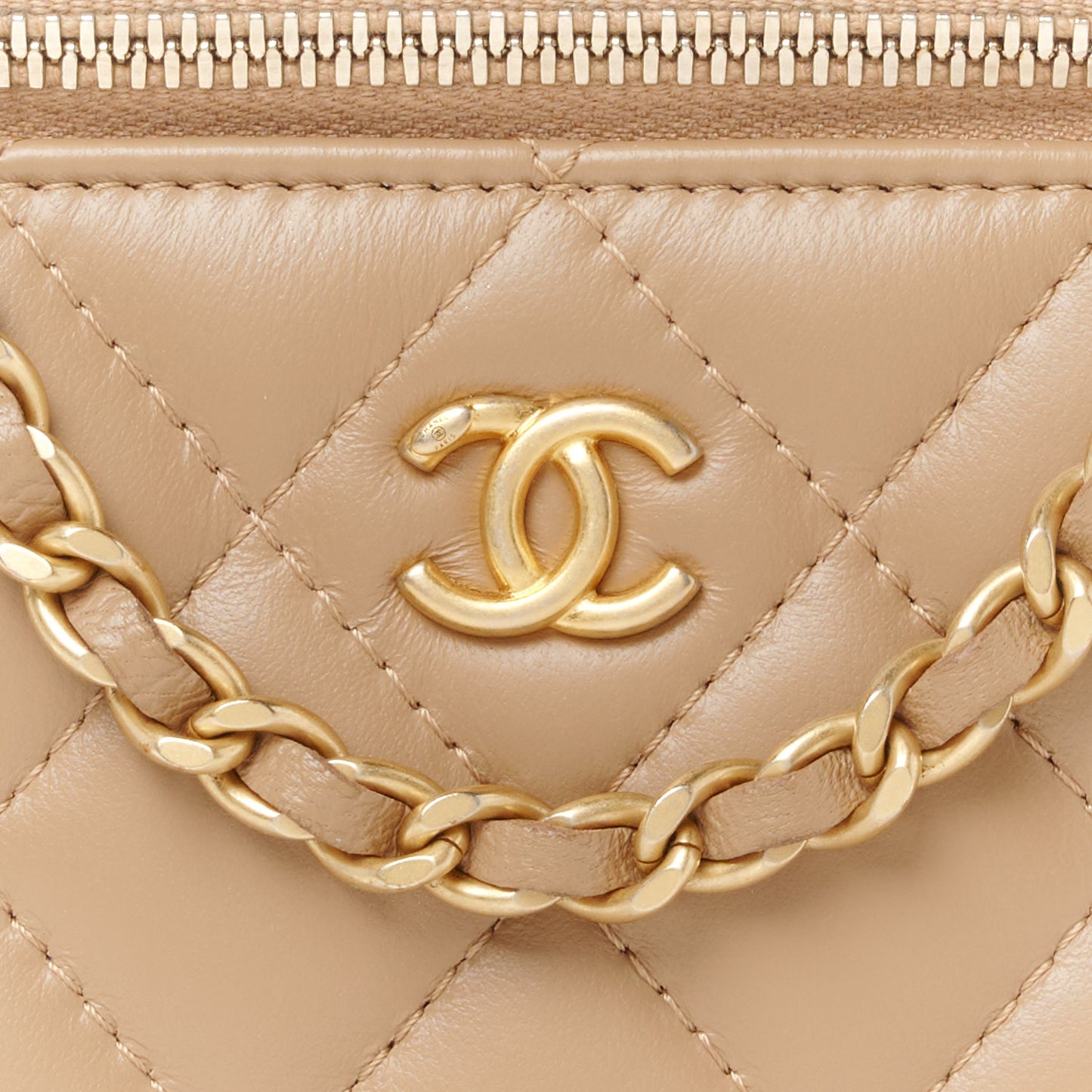 Lambskin Quilted Pearl Crush Small Vanity Case With Chain Beige