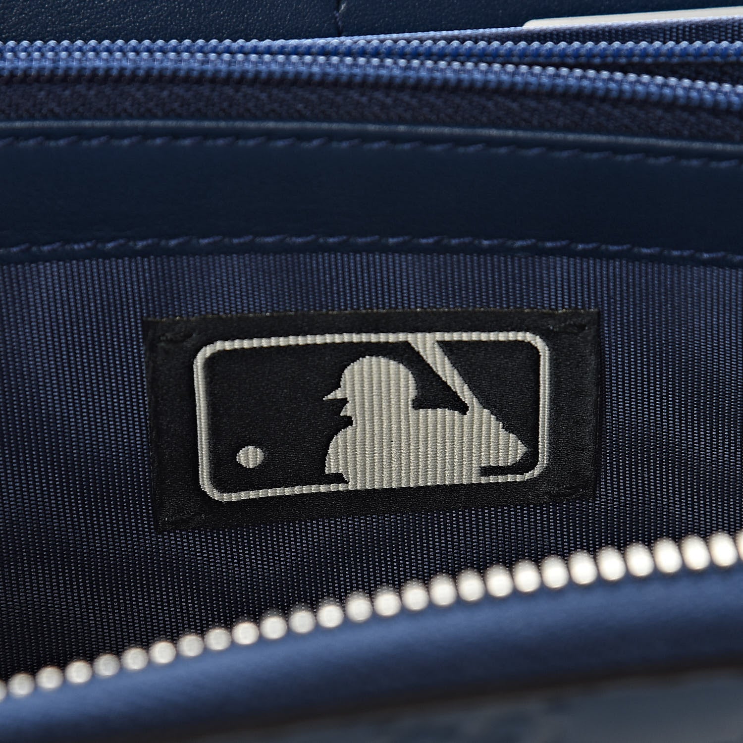 Gucci X MLB Guccissima Signature NY Yankees Embroidered Zip Around Wallet Royale Ivory 6 of 7