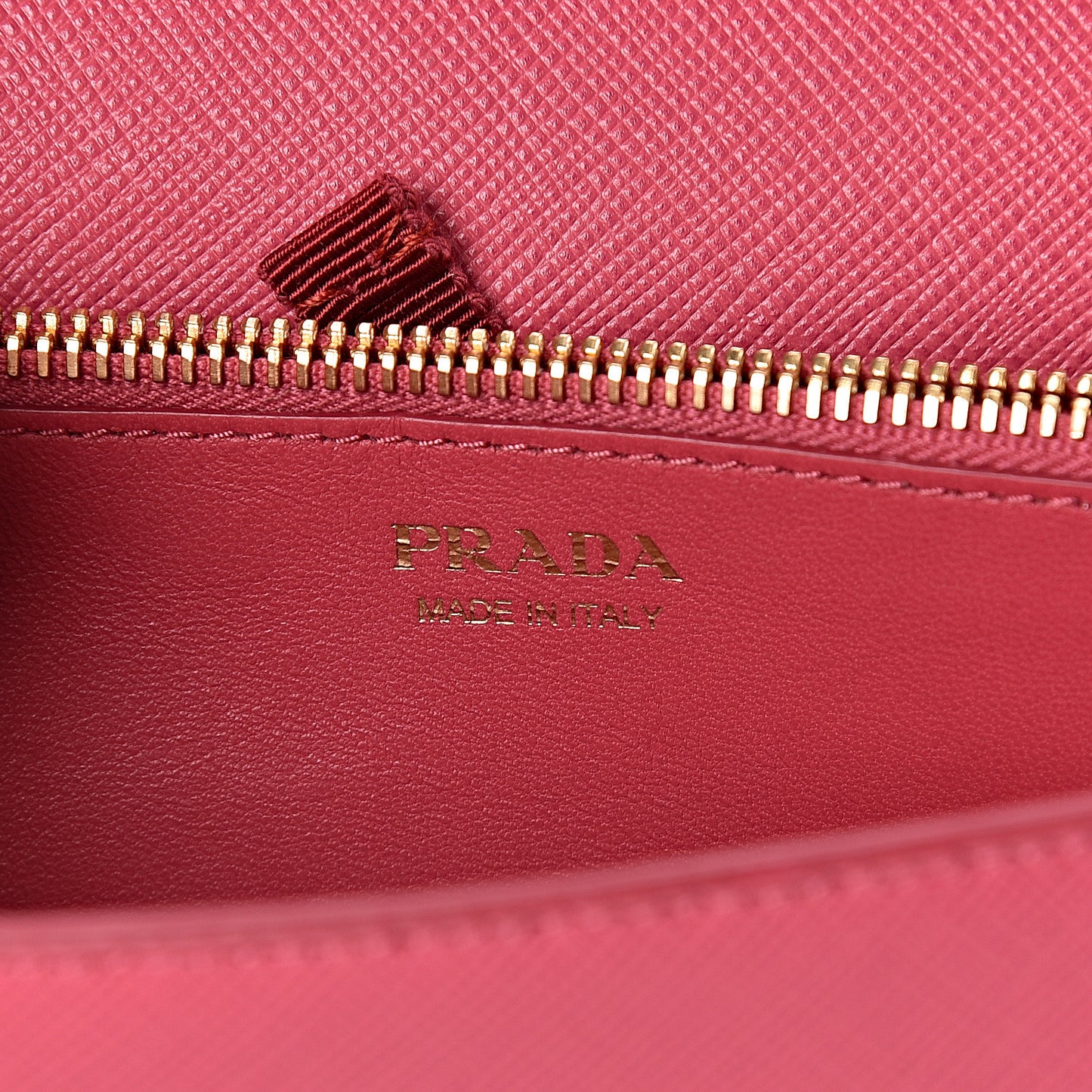 Saffiano Lux Chain Wallet Peonia