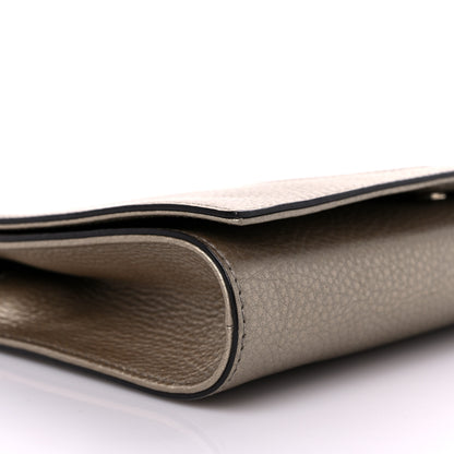 Gucci Metallic Pebbled Calfskin Medium Soho Clutch Golden Beige 9 of 10