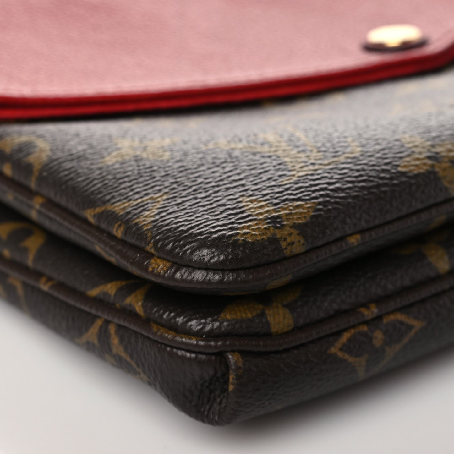 Caviar Timeless CC Wallet on Chain WOC Dark Fuchsia