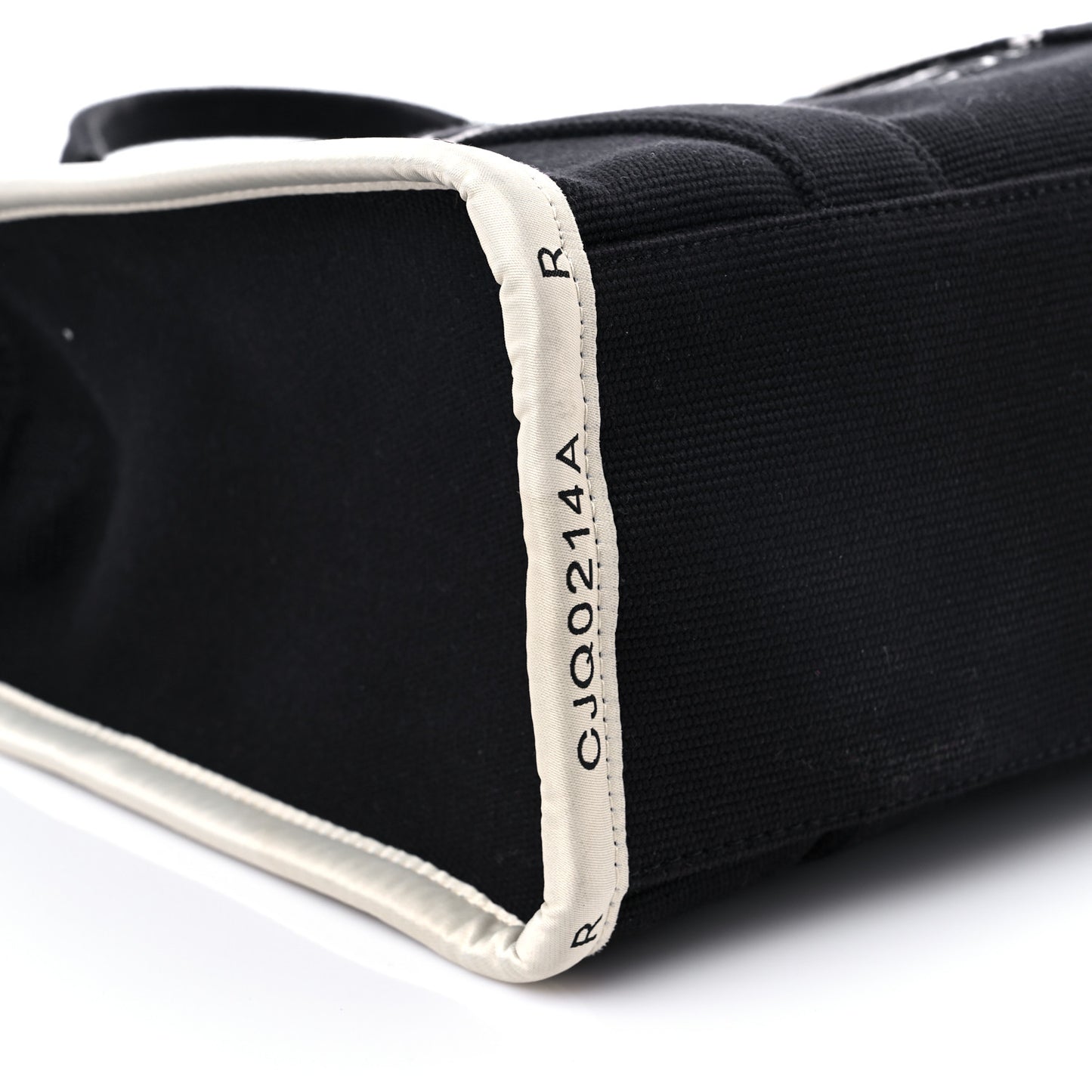 Jacquard Medium The Tote Bag Black