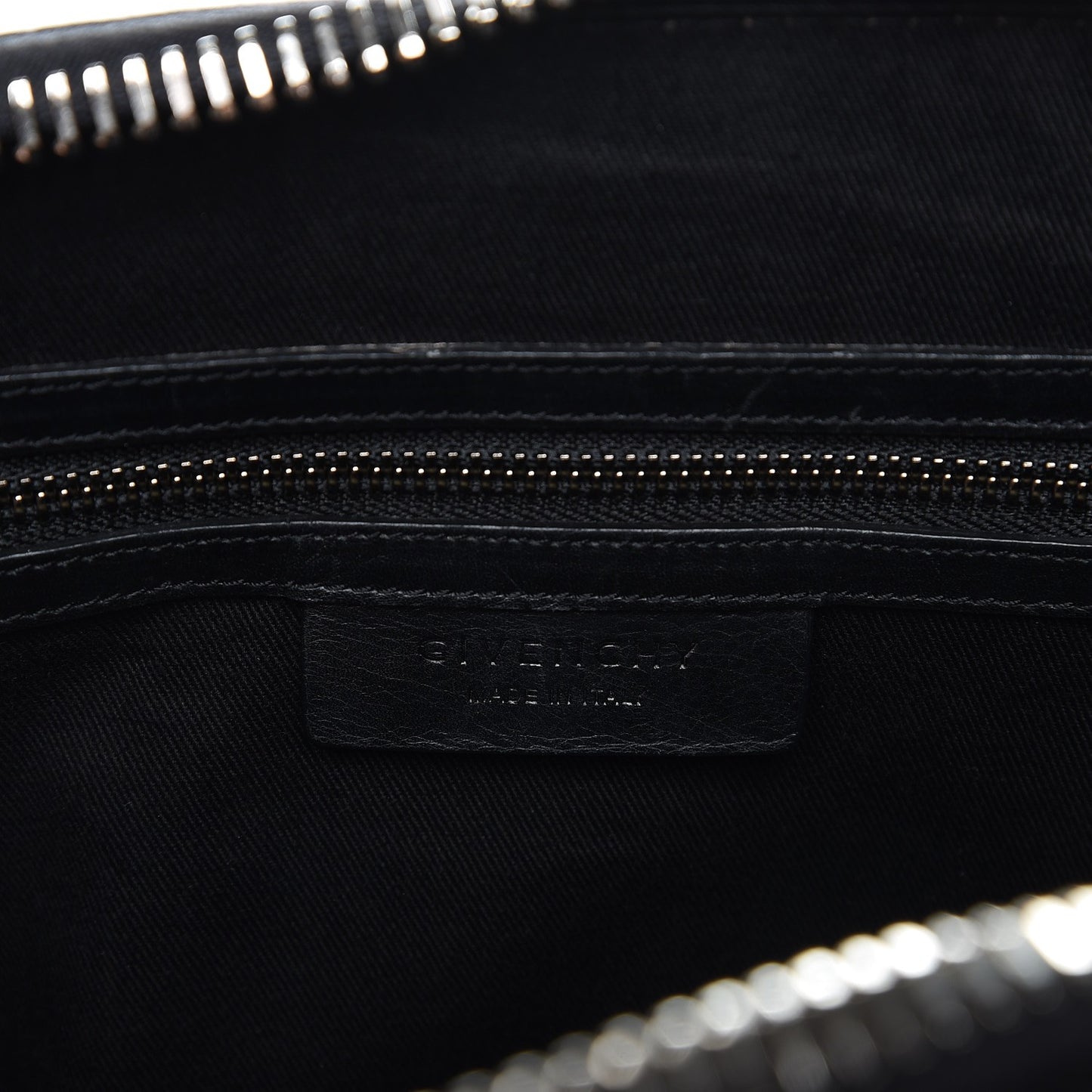 Sugar Goatskin Medium Antigona Black