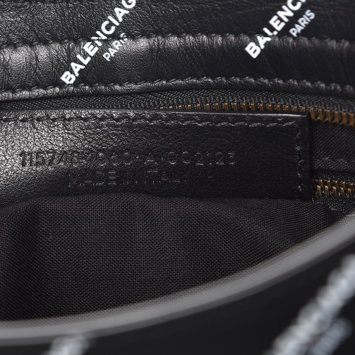 Veau Allover Logo Classic Hardware City Black White