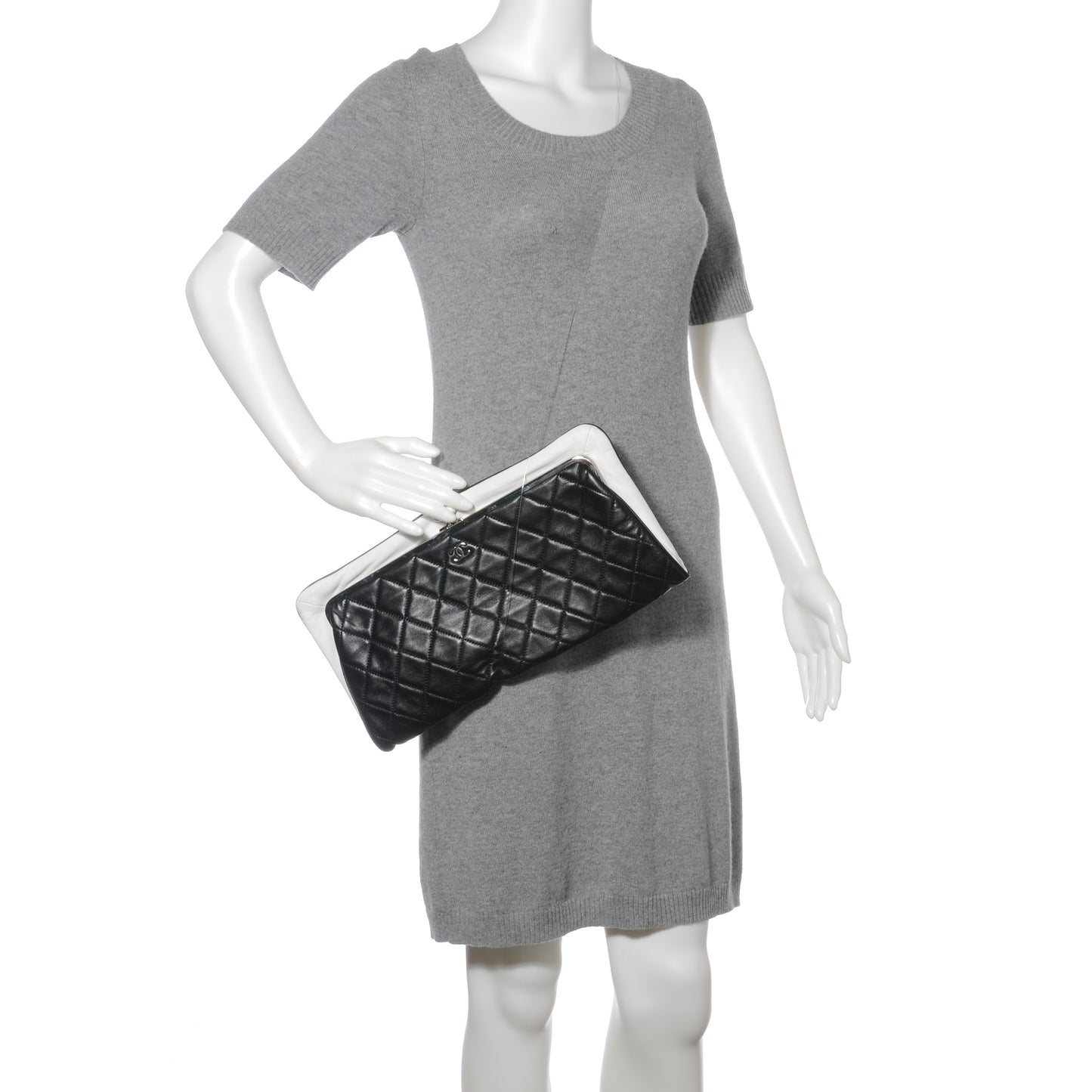 Lambskin Quilted Resin Pearl Clasp Clutch Black White