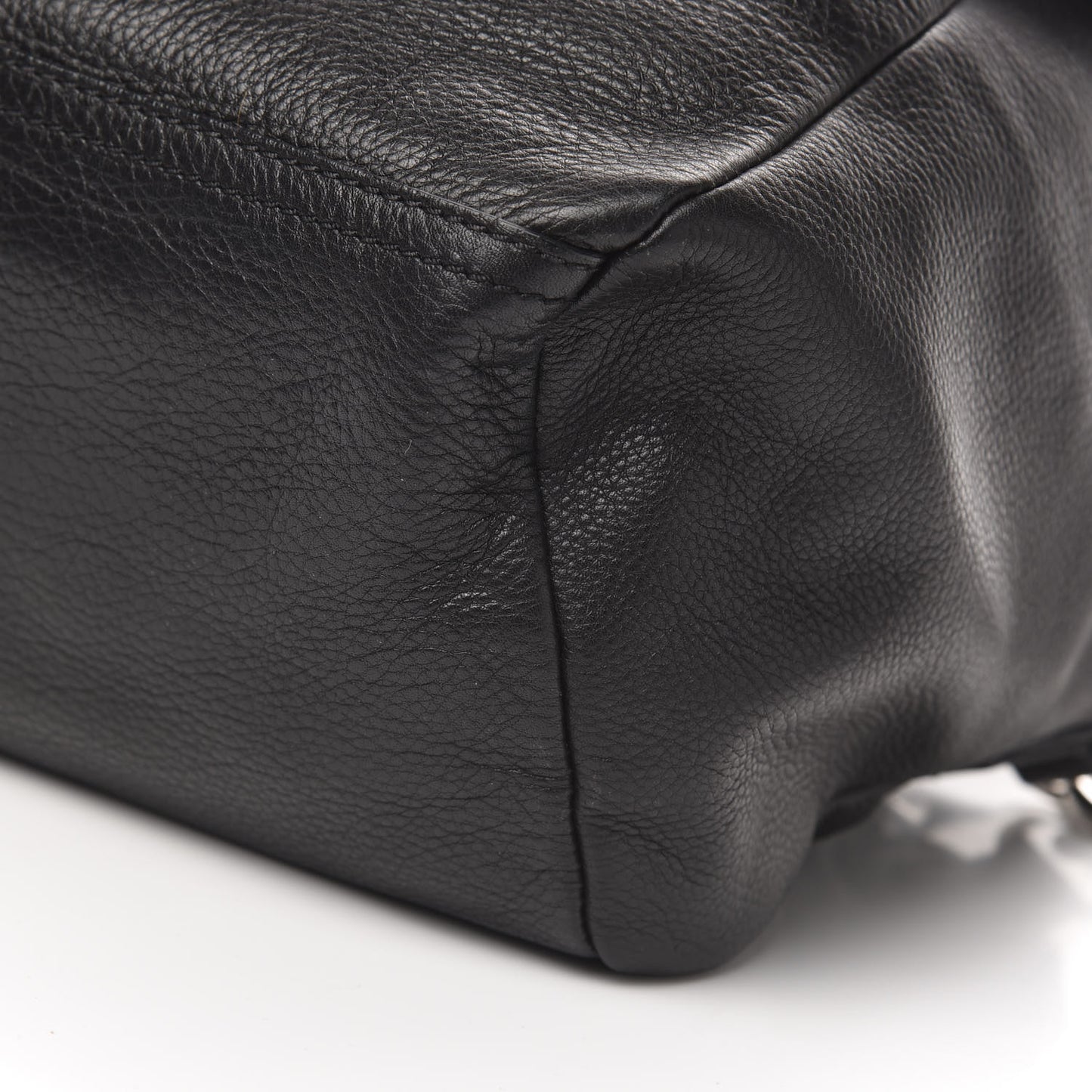 Pebbled Calfskin Medium Pyramid Stud Pandora Black