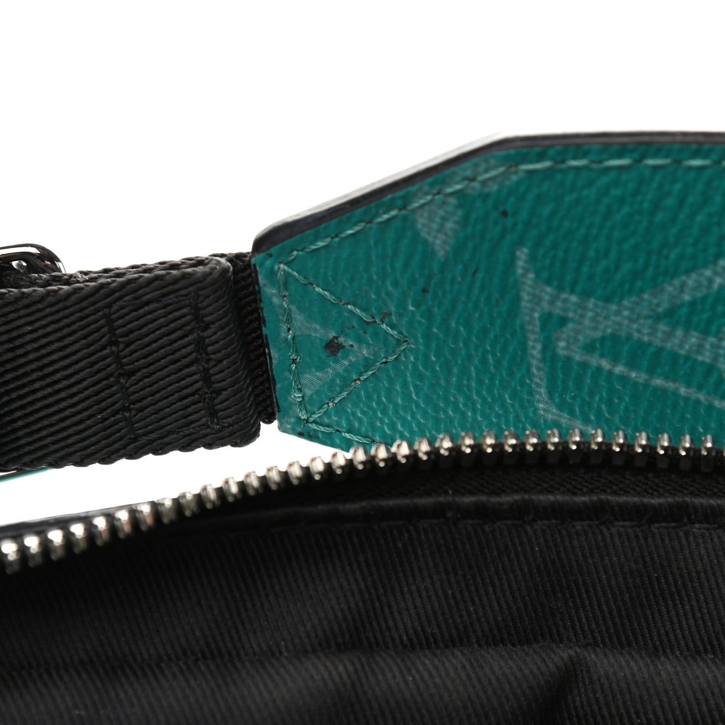 Taiga Monogram Outdoor Messenger Vert
