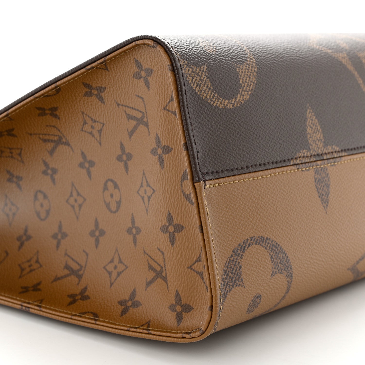 Louis Vuitton Reverse Monogram Giant Onthego MM 8 of 9