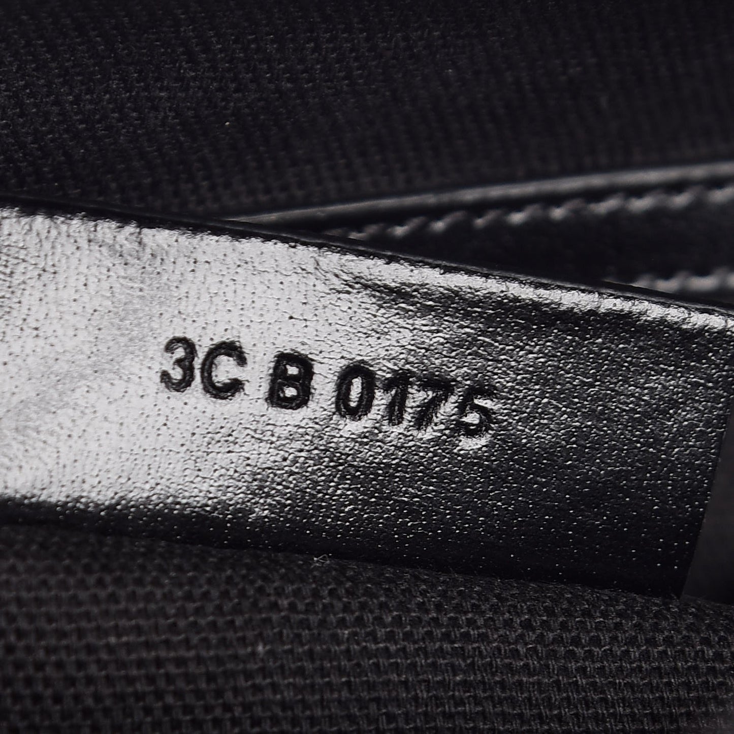 Shiny Lord Calfskin Medium Antigona Black