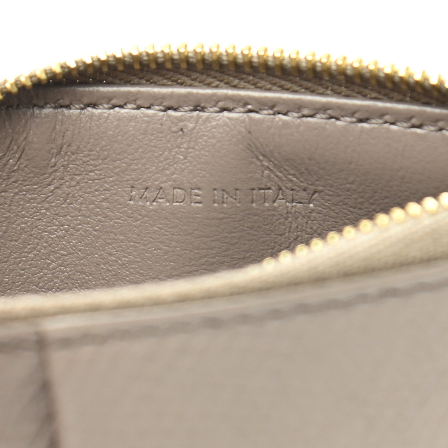 Grained Calfskin Zipped Card Holder Pebble