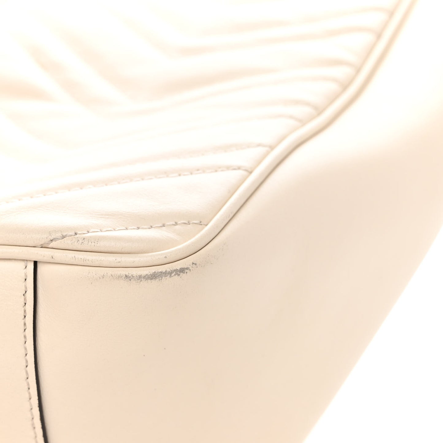 Calfskin Matelasse Large GG Marmont Shoulder Bag Mystic White
