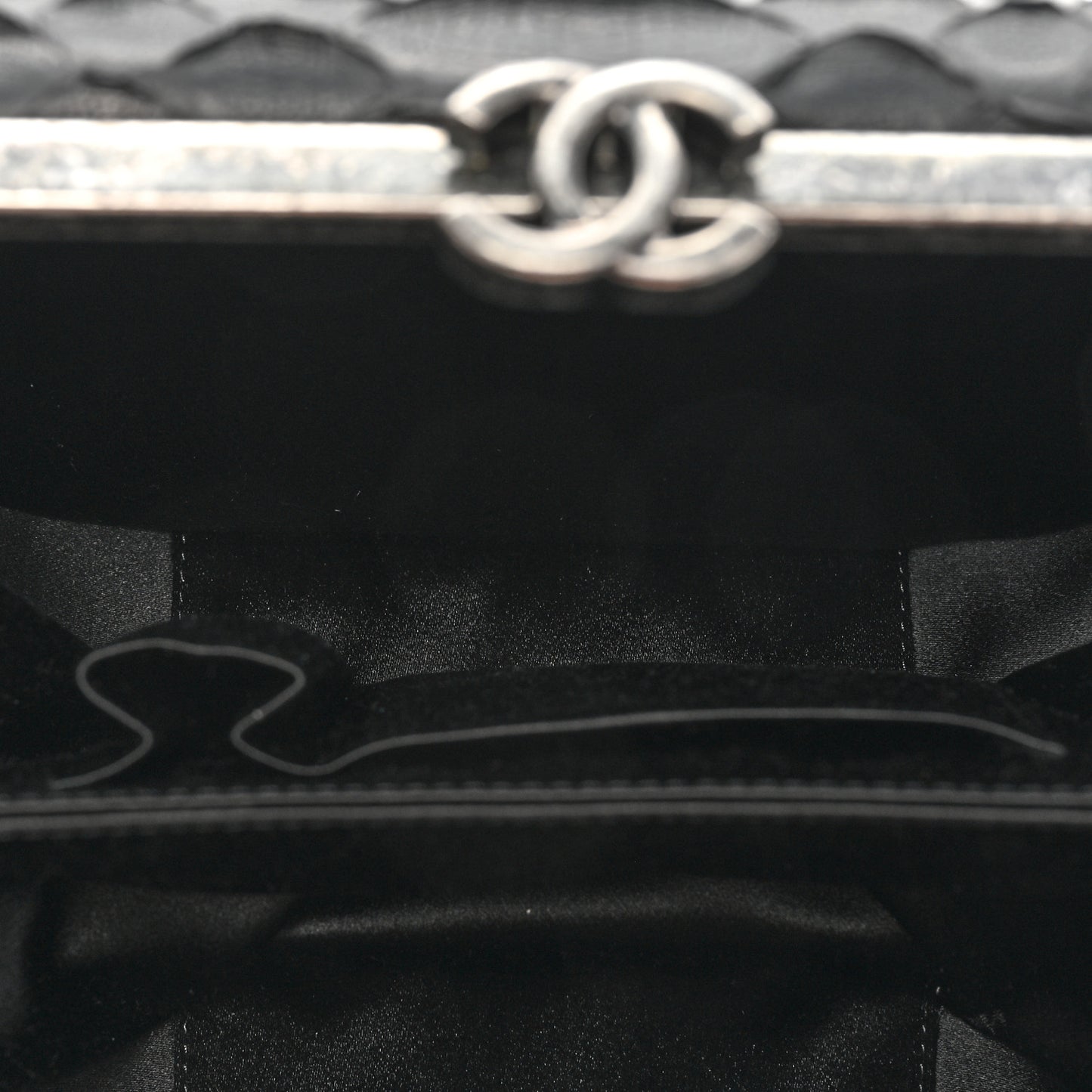 Snakeskin Box Kisslock Crosssbody Black