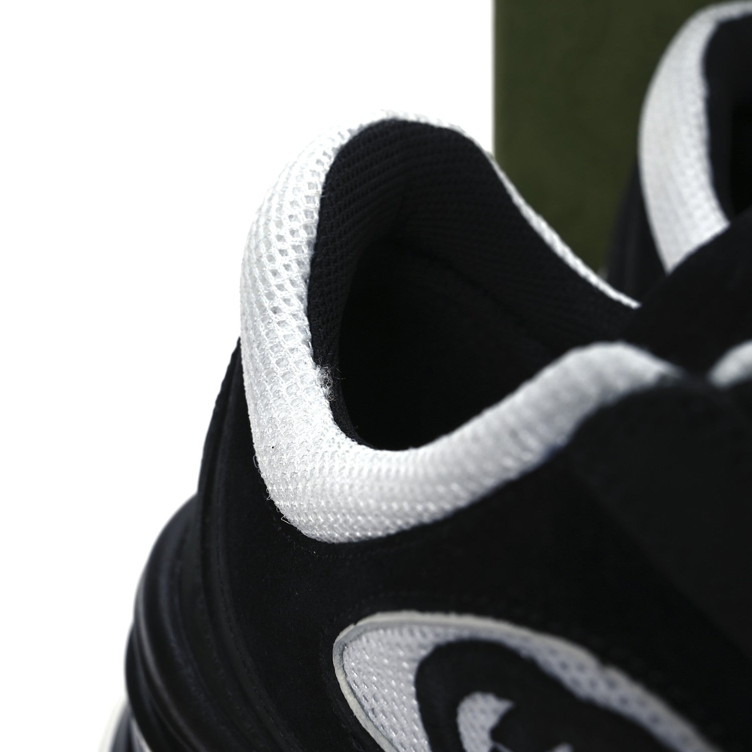 Gucci Technical Knit Fabric Suede Calfskin Womens Gucci Run Sneakers 35.5 Black White 11 of 12