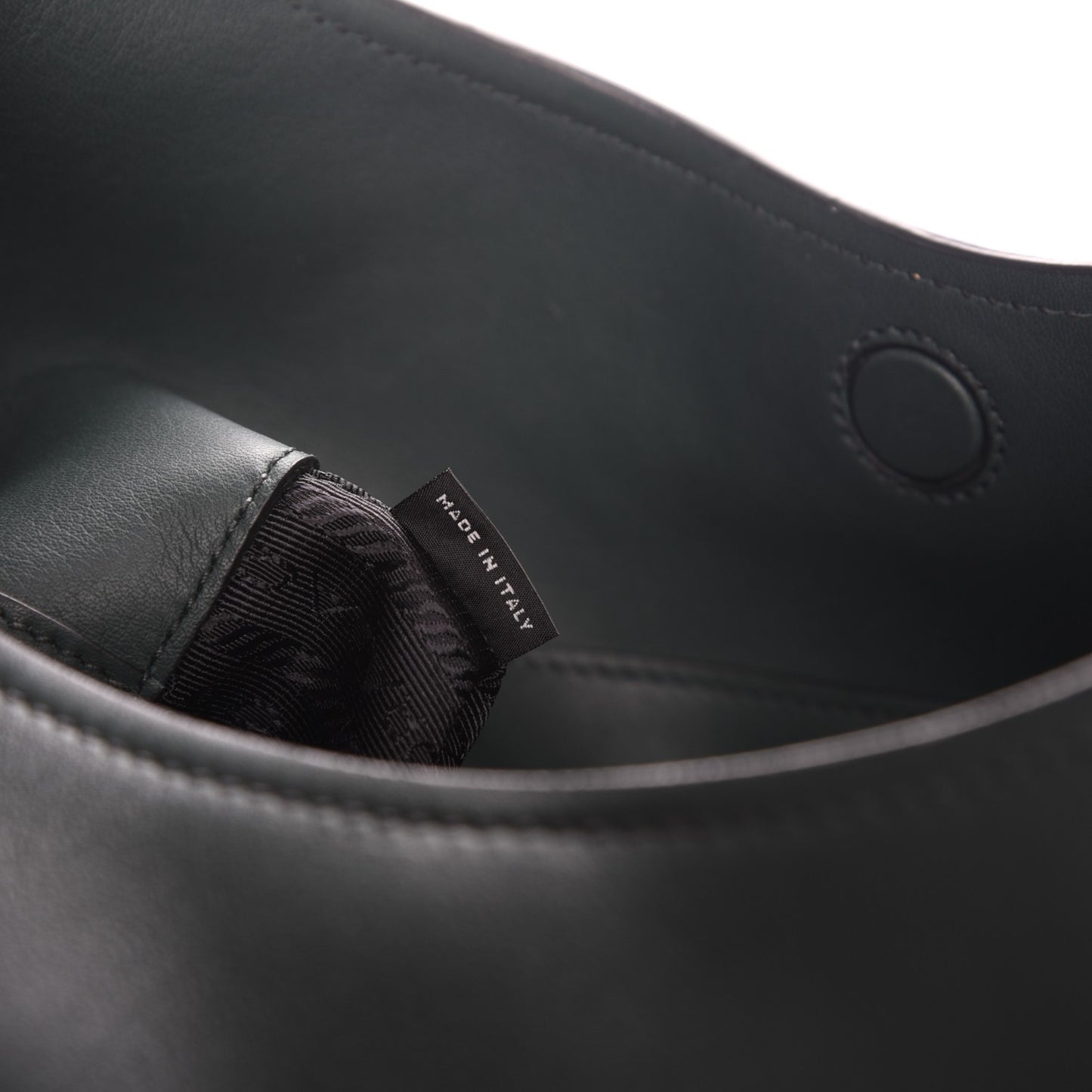 Vitello Corsica Pocket Hobo Bag Smeraldo
